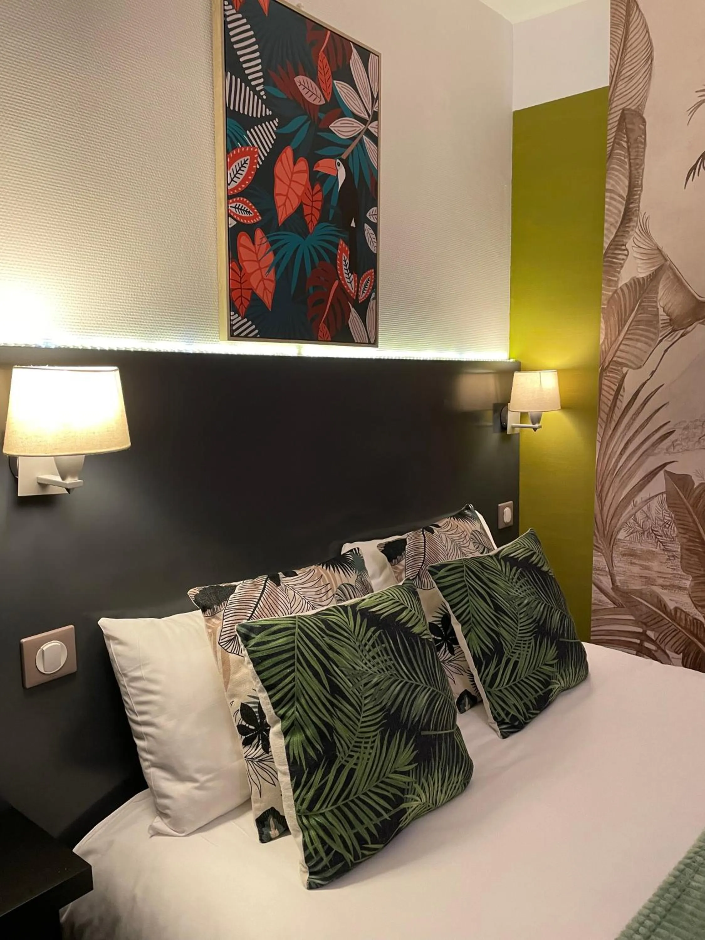 Bed in The Originals Boutique, Hôtel d'Angleterre, Le Havre, centre, plage