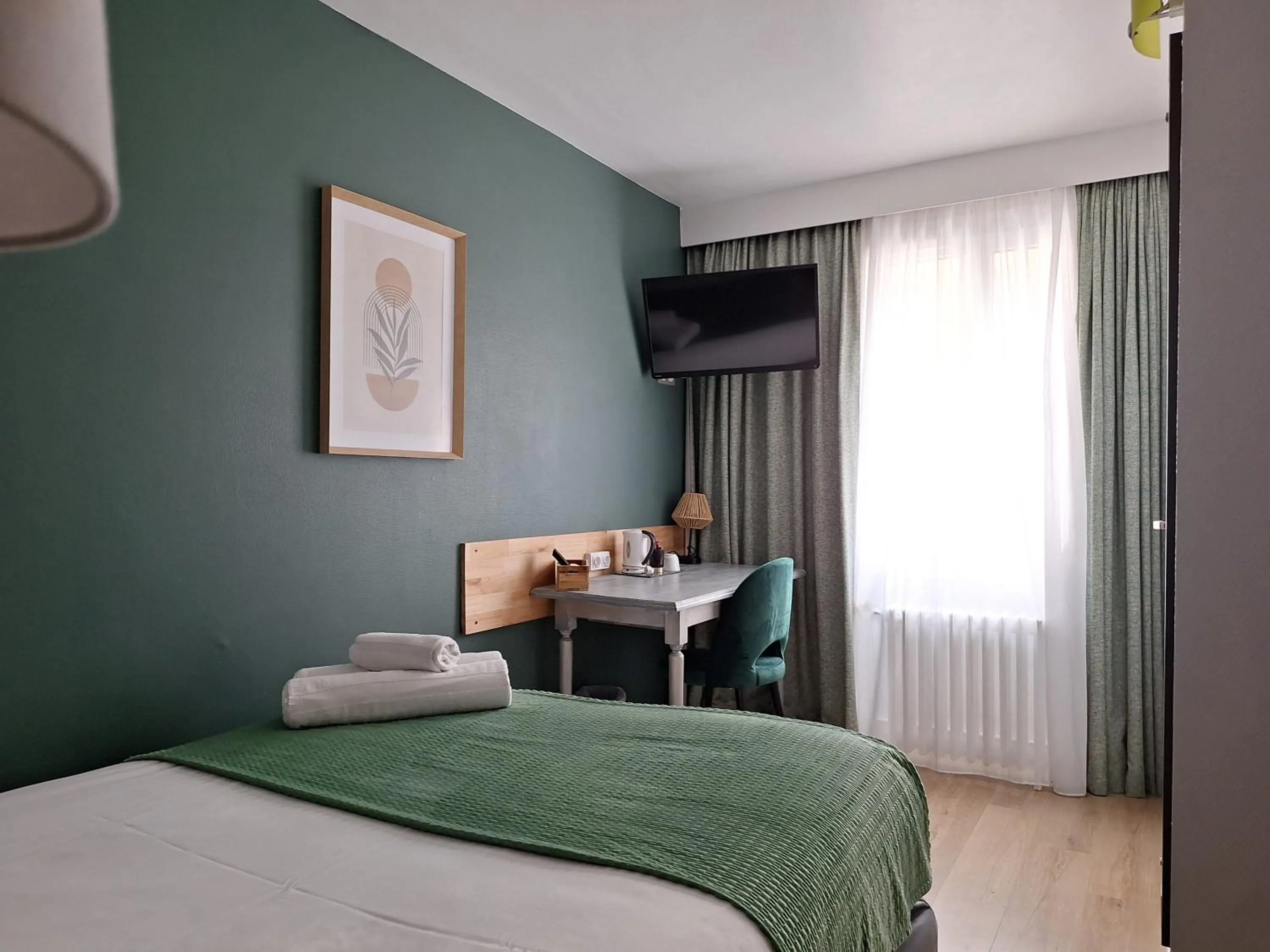 Bed in The Originals Boutique, Hôtel d'Angleterre, Le Havre, centre, plage