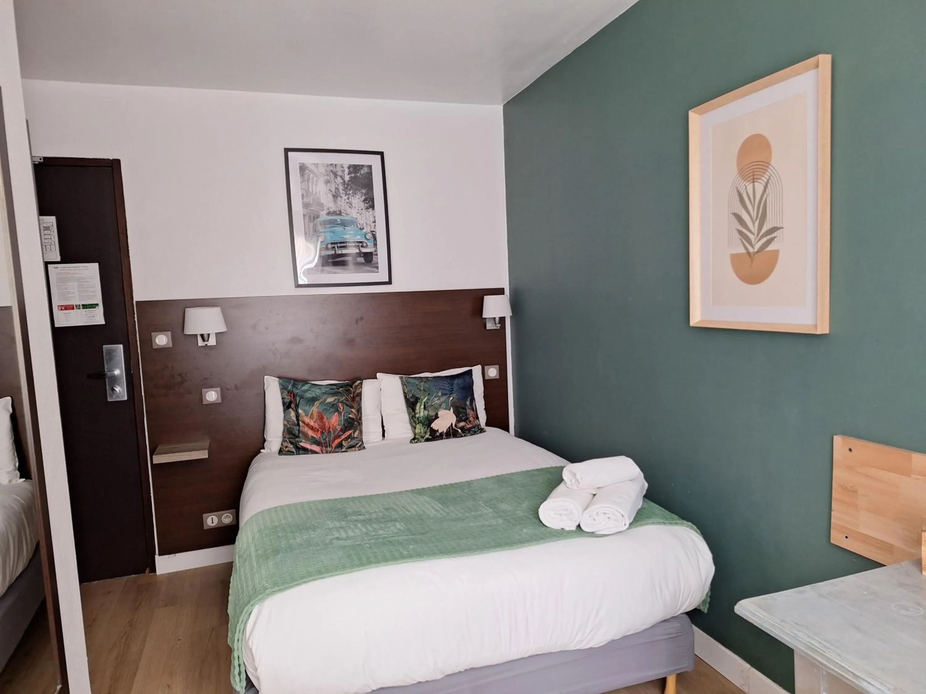 Bed in The Originals Boutique, Hôtel d'Angleterre, Le Havre, centre, plage