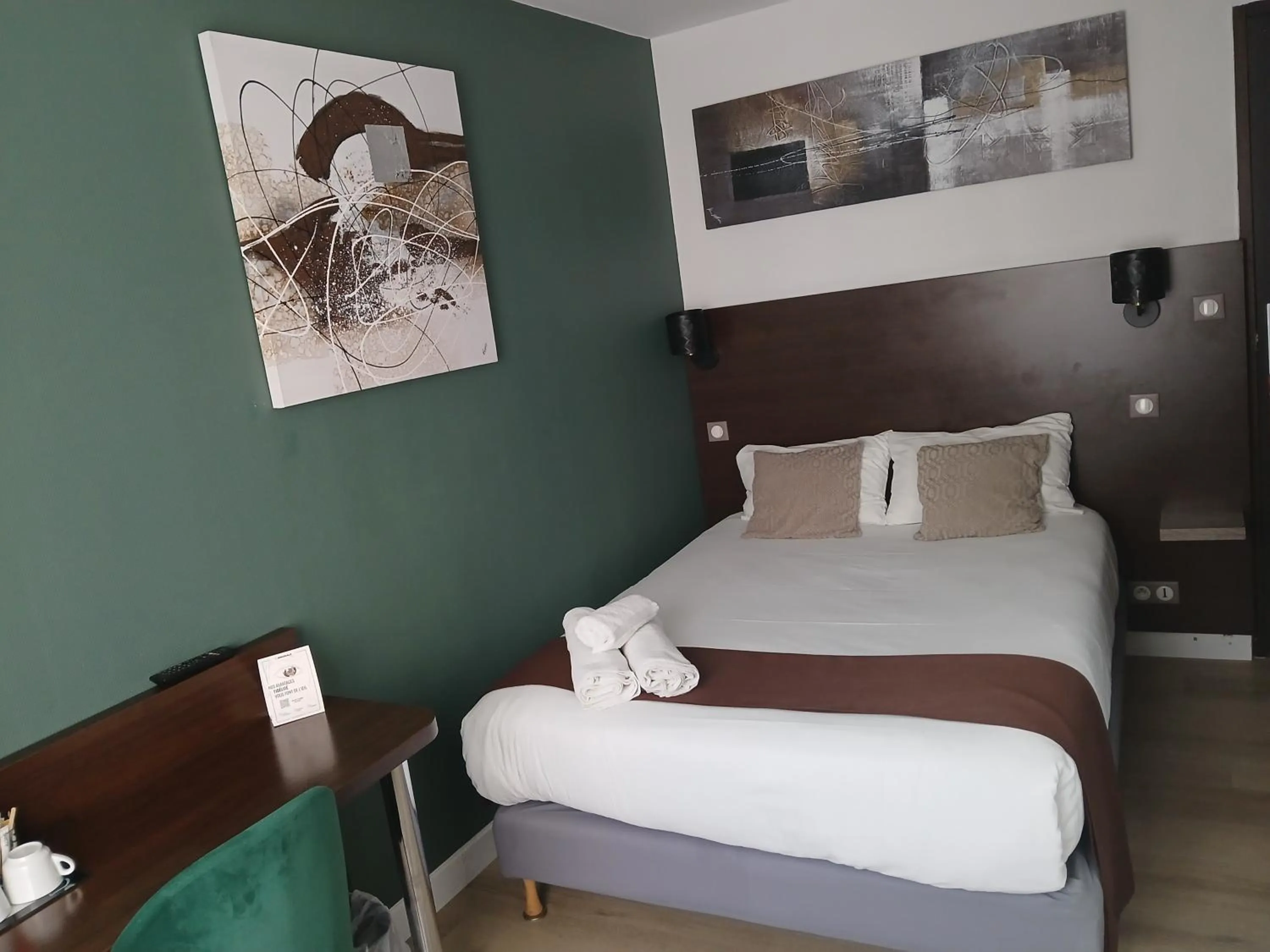 Bed in The Originals Boutique, Hôtel d'Angleterre, Le Havre, centre, plage