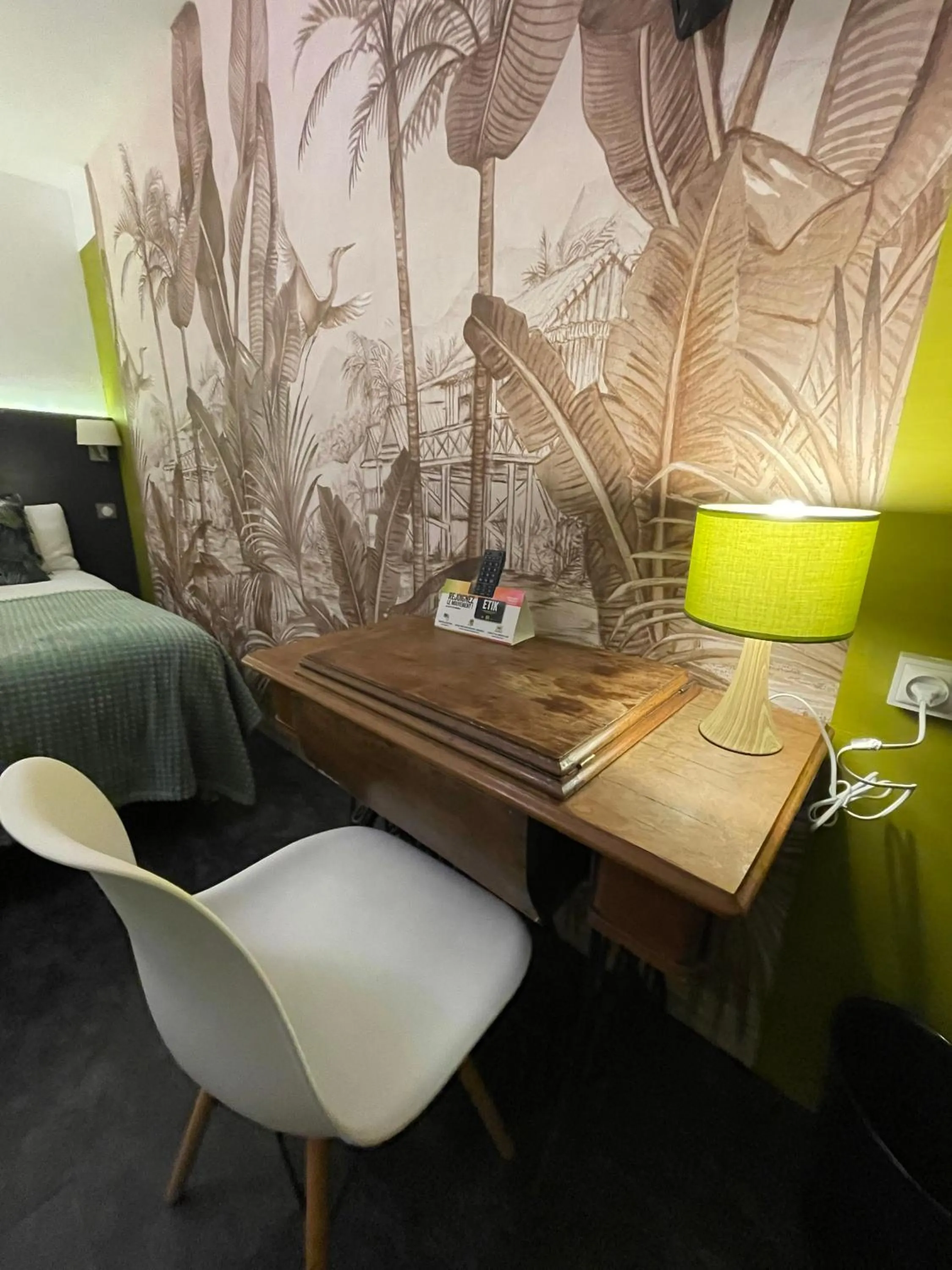 Seating area in The Originals Boutique, Hôtel d'Angleterre, Le Havre, centre, plage