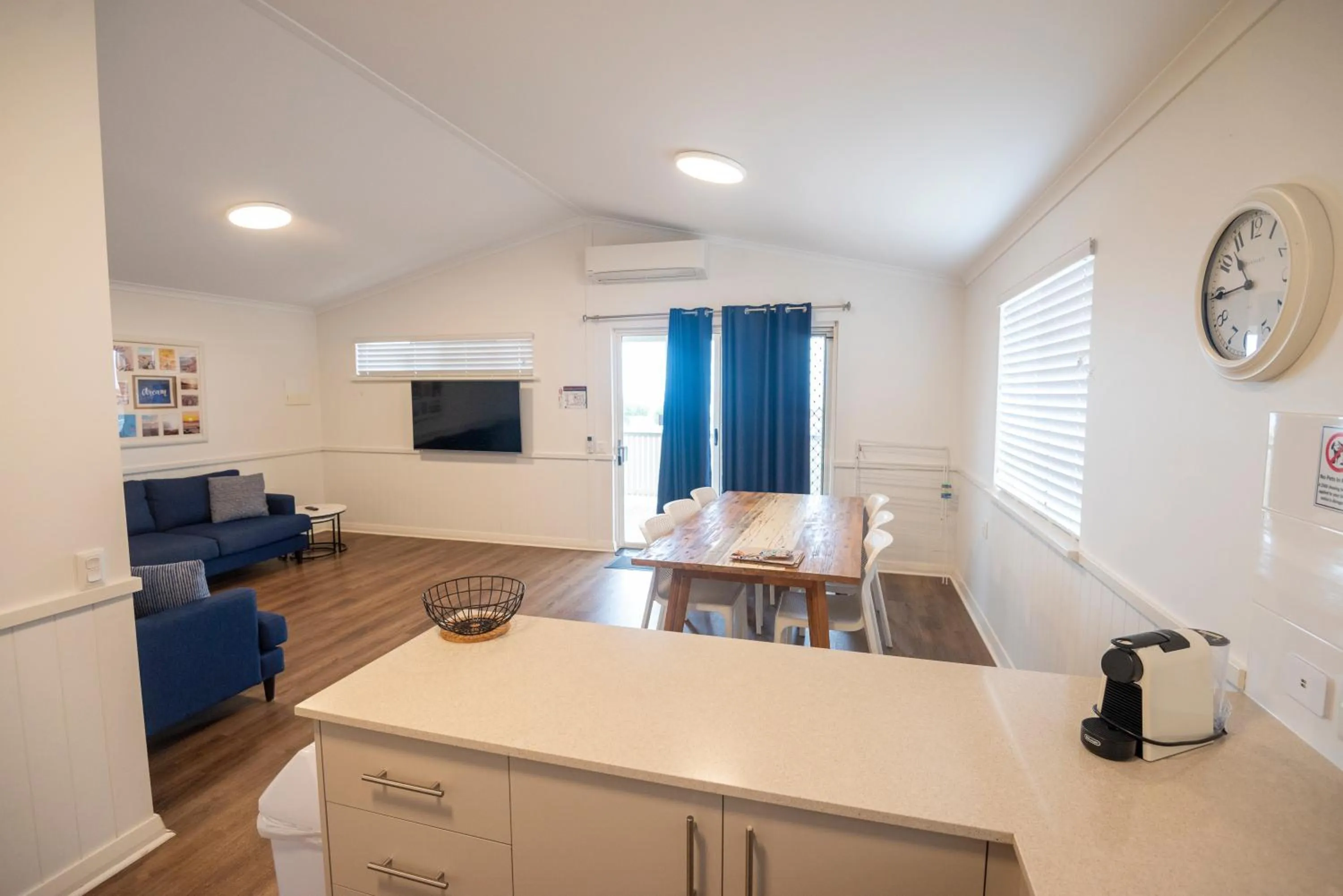 Living room in Kalbarri Red Bluff Tourist Park
