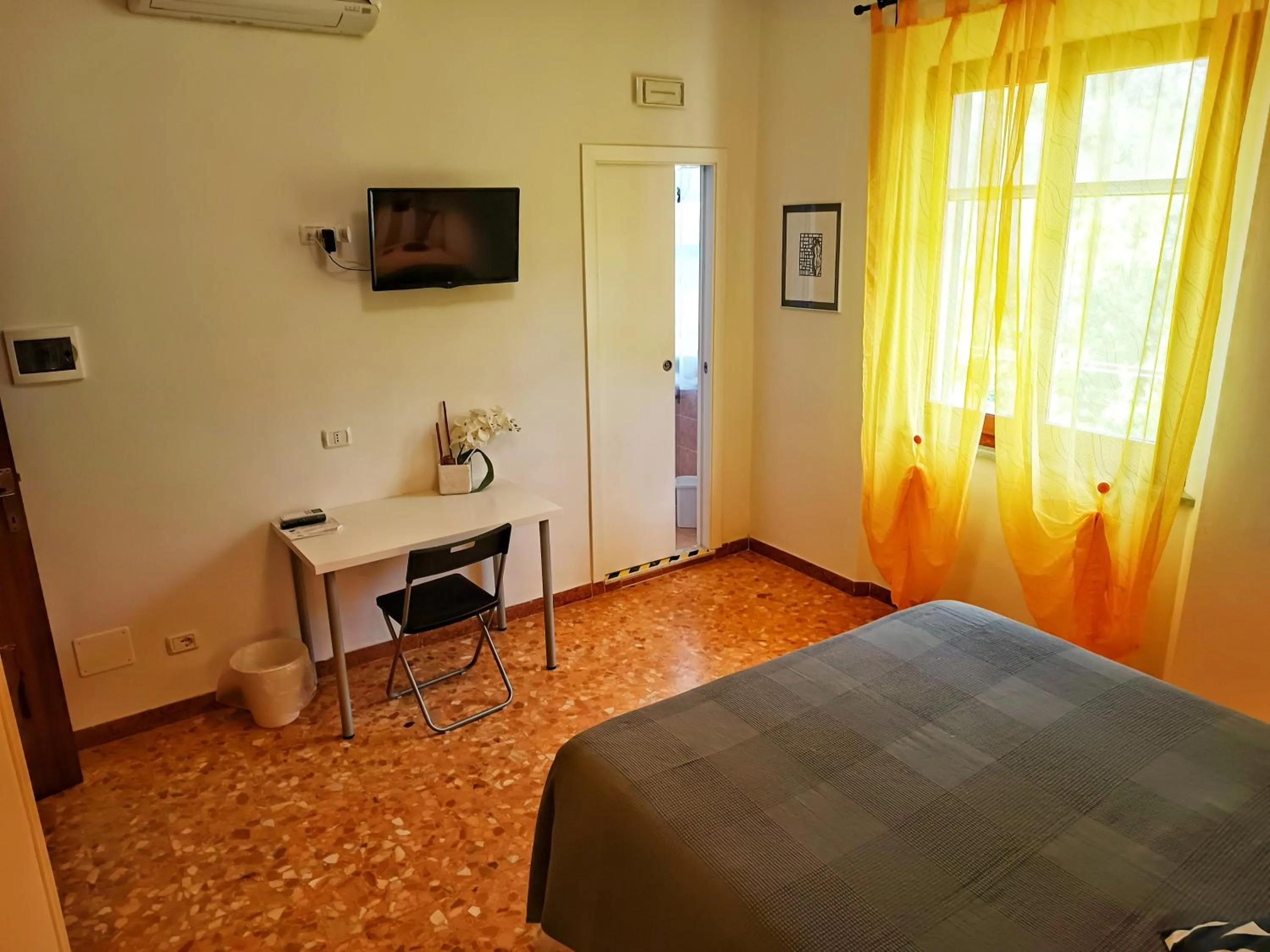 Bedroom, Bed in Lo Zizzolo- Bed&Breakfast