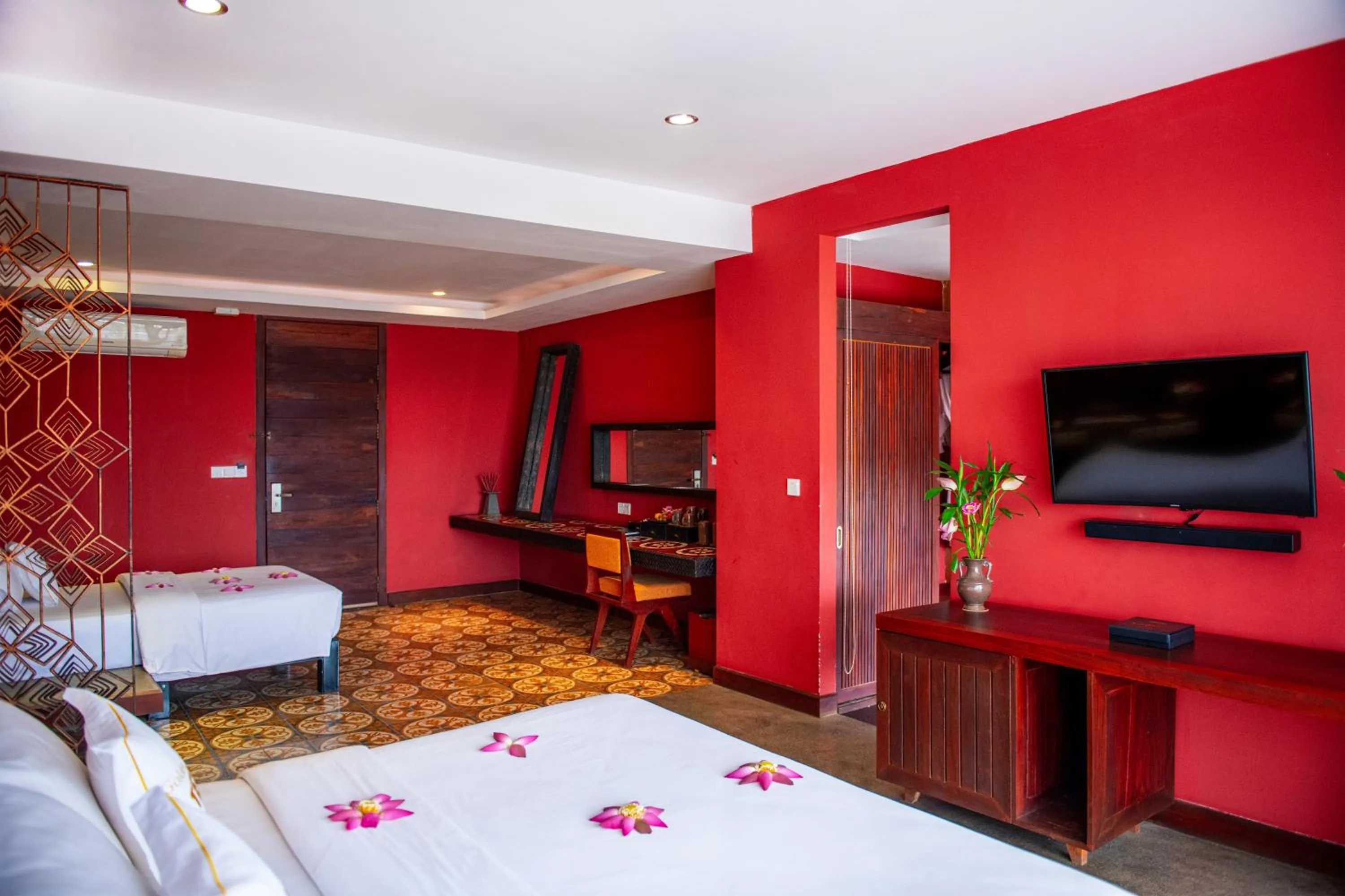 TV and multimedia, Bed in Golden Temple Boutique