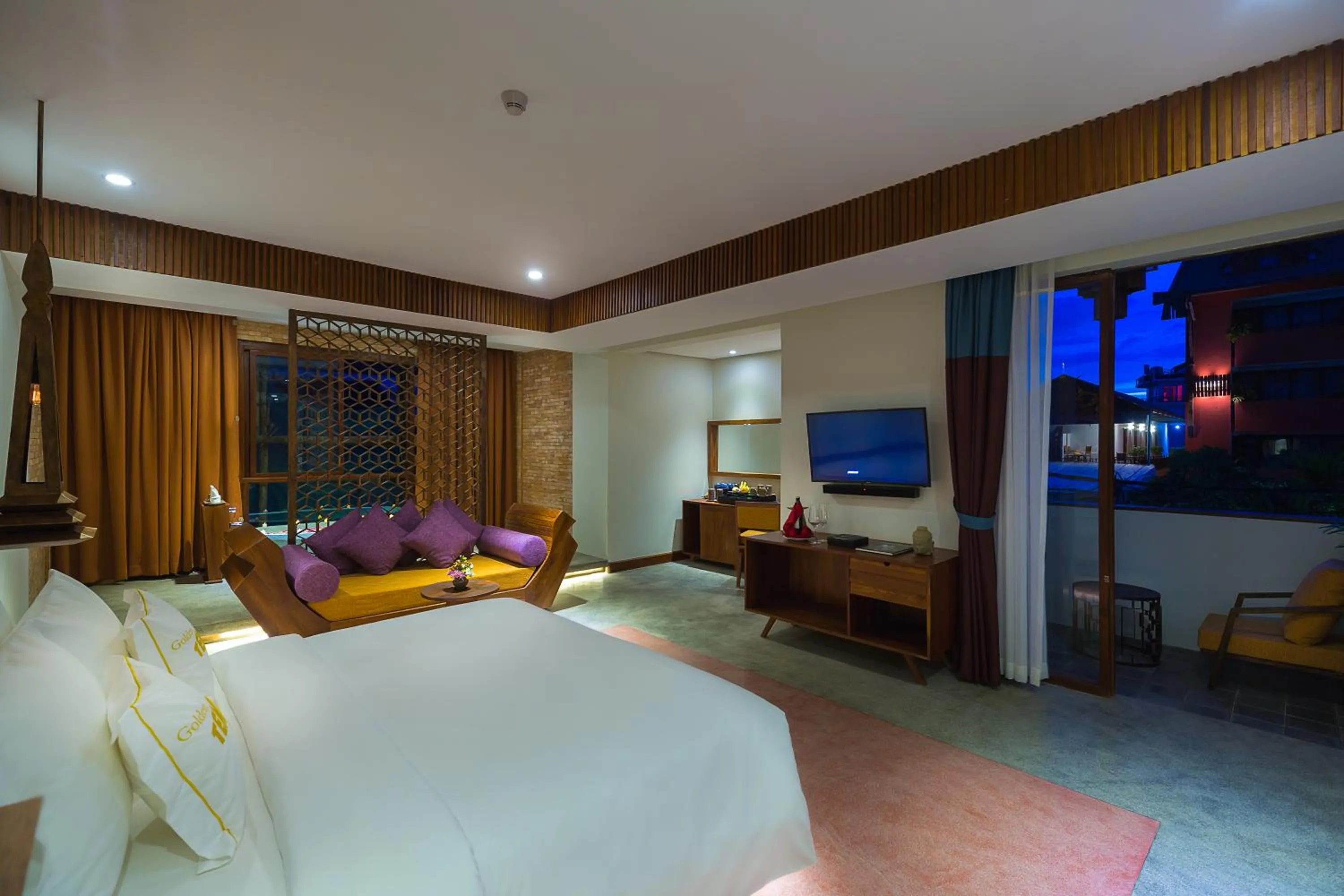 TV and multimedia, Bed in Golden Temple Boutique