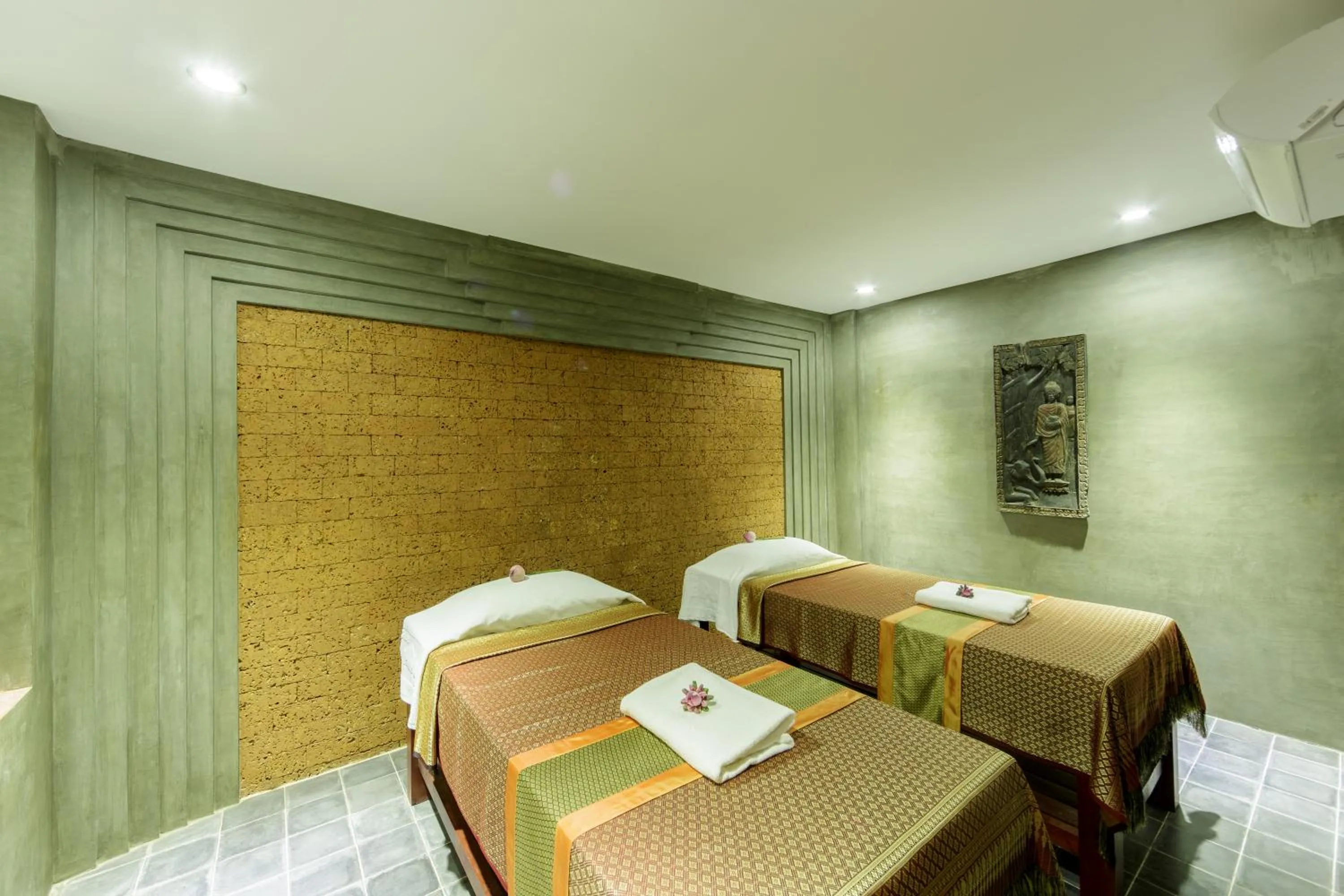 Massage in Golden Temple Boutique