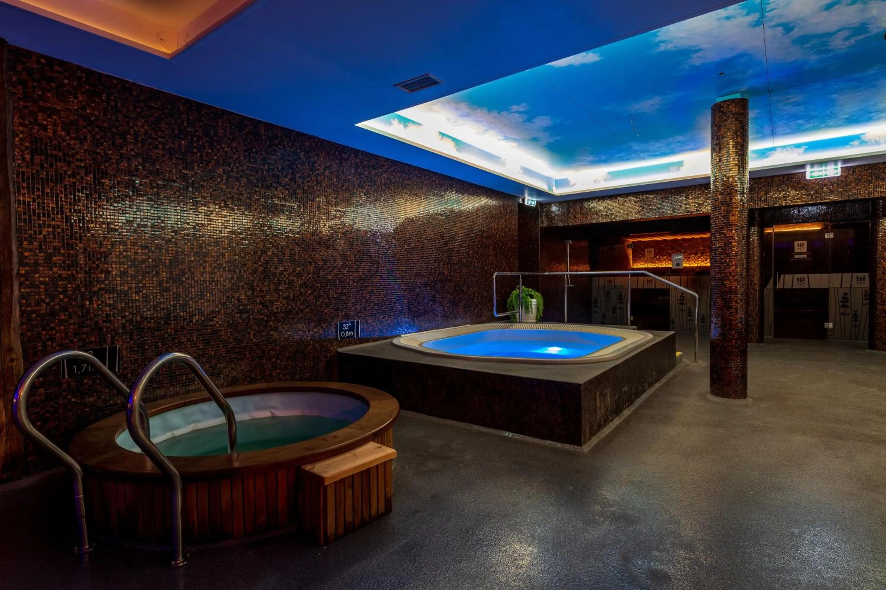 Swimming Pool in Lavendel Spa Hotel