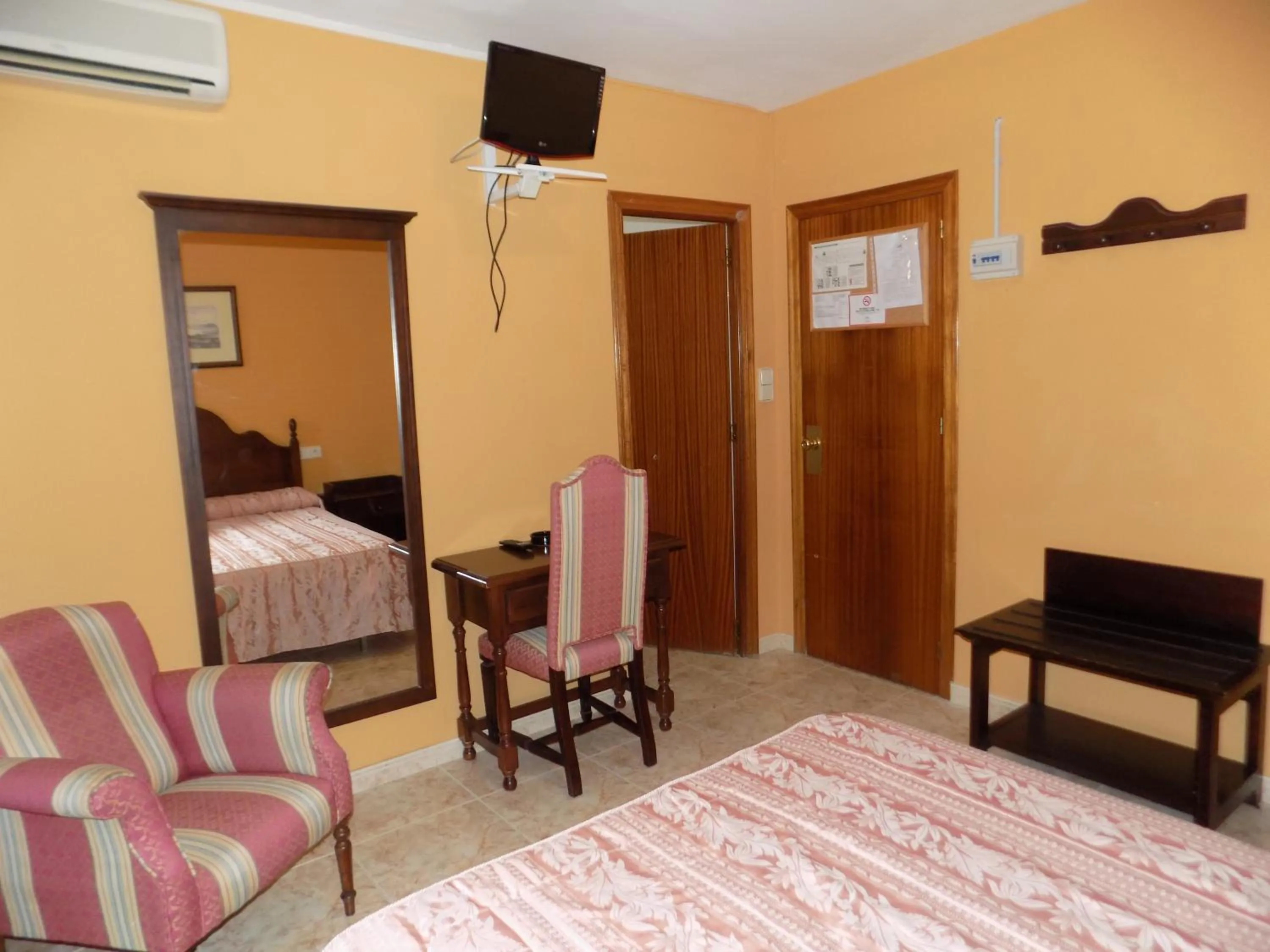 Bed in Hotel La Barca