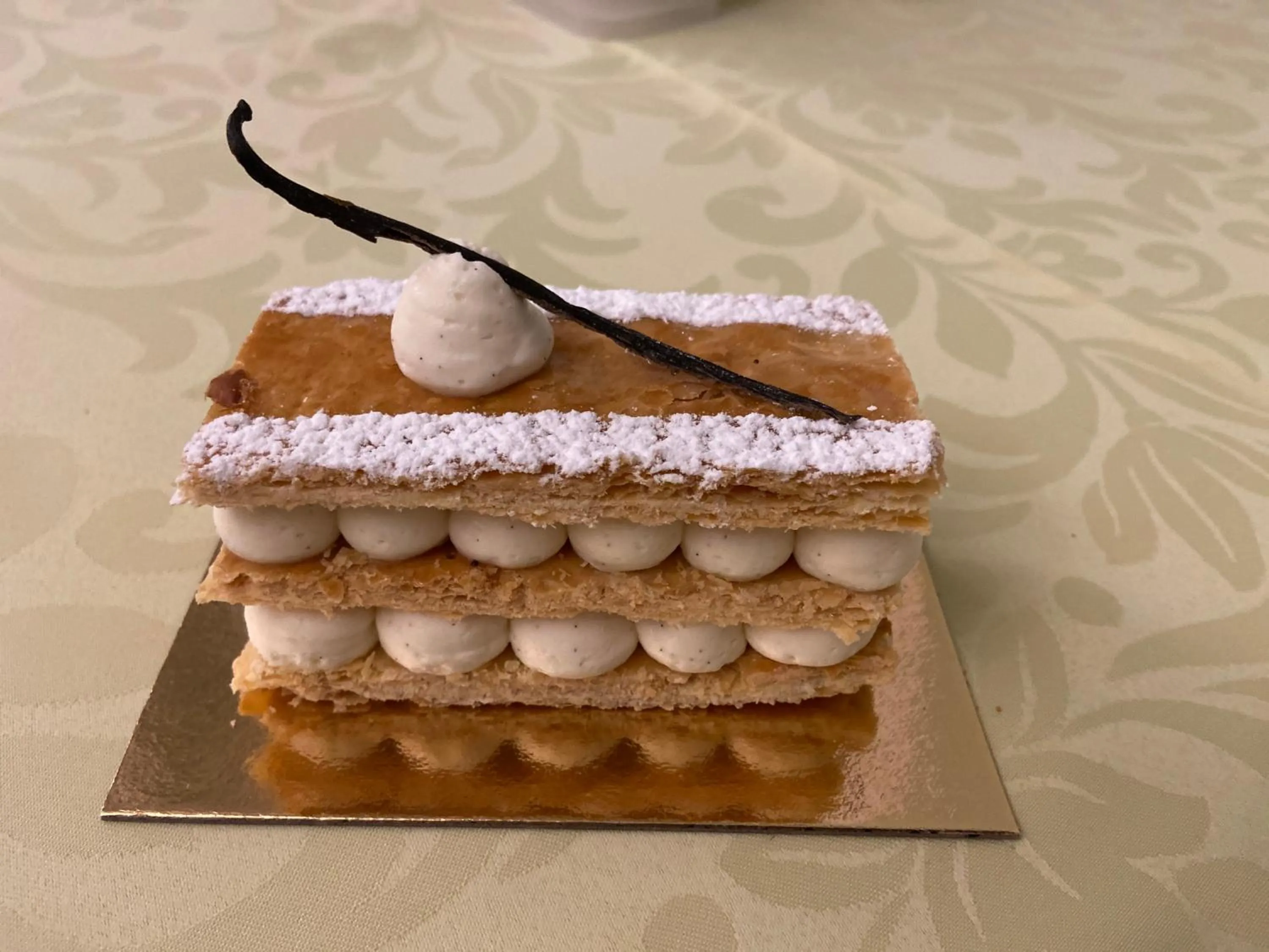 Restaurant/places to eat in La Chaîne D'or