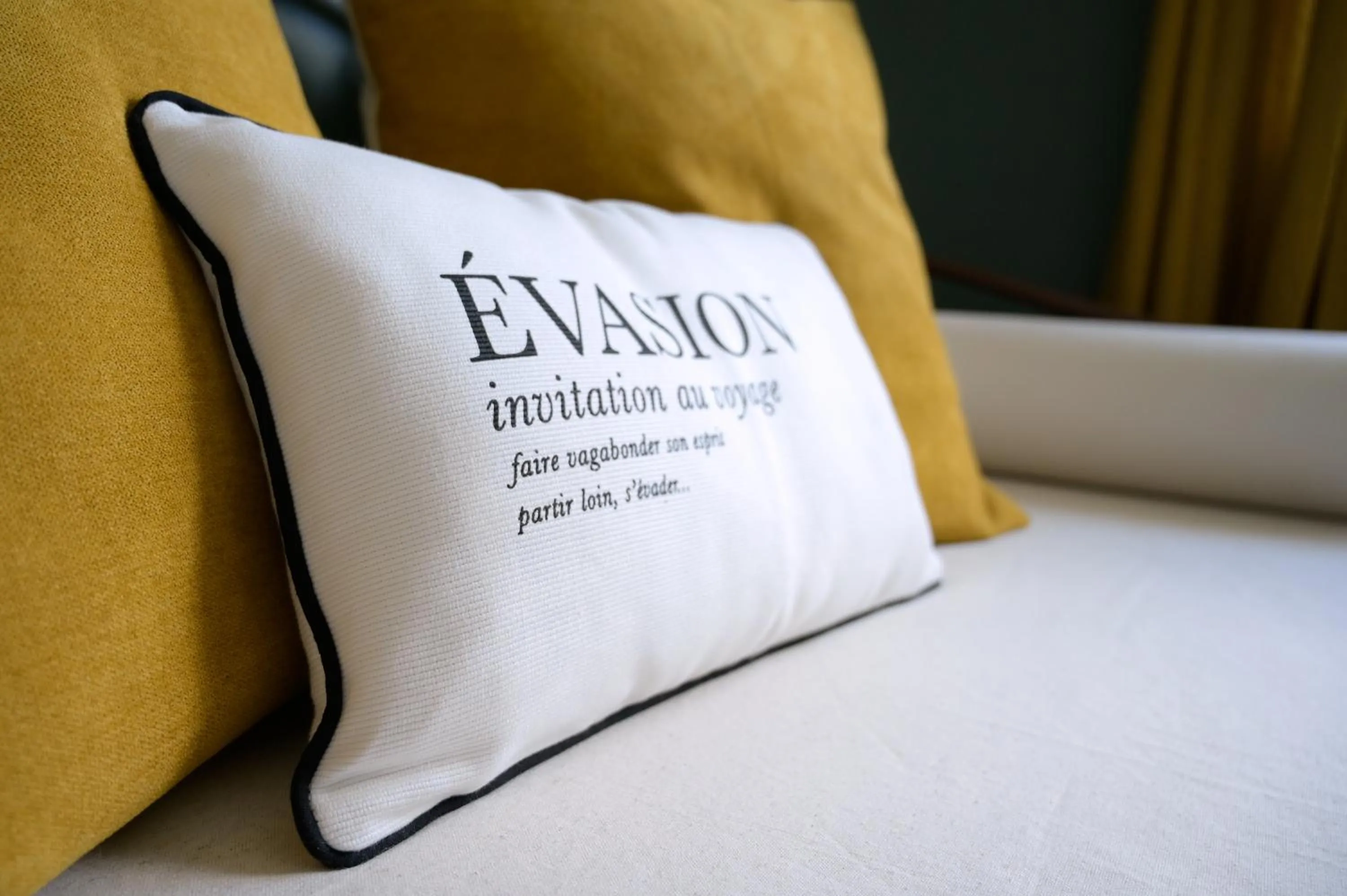 Bed in Logis Hotel Le Relais du Teulet