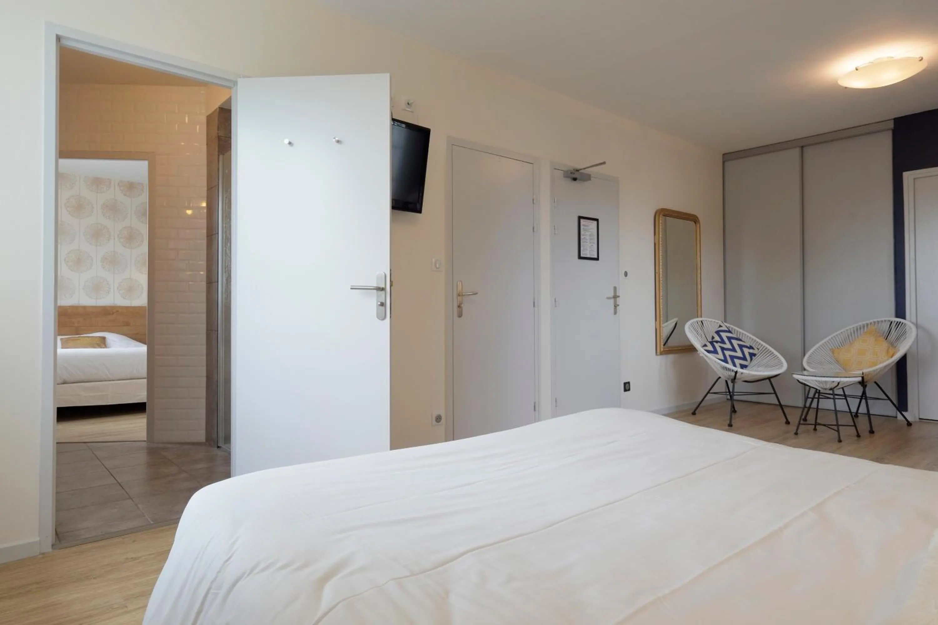 Bed in Logis Hotel Le Relais du Teulet