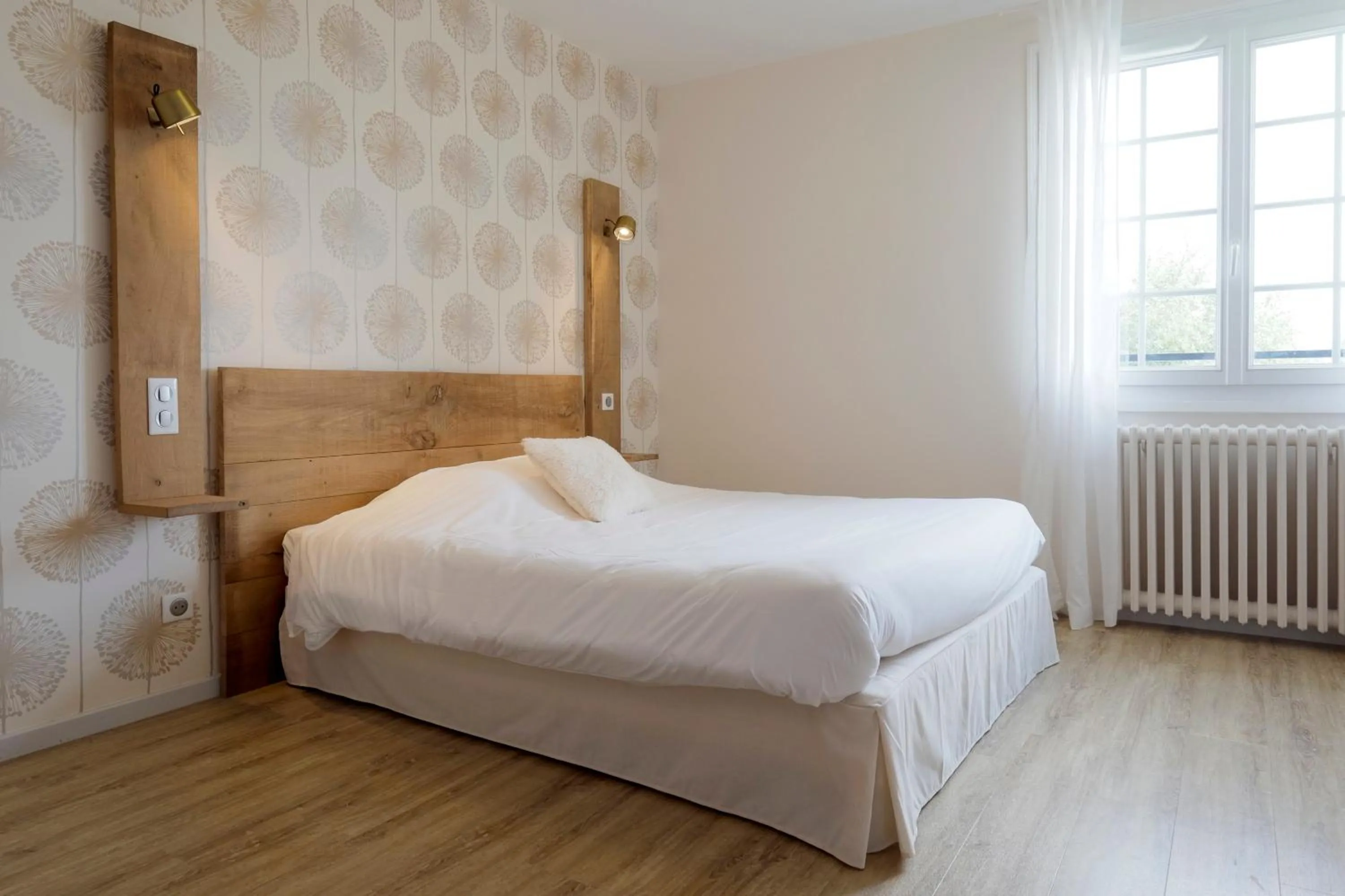 Bed in Logis Hotel Le Relais du Teulet