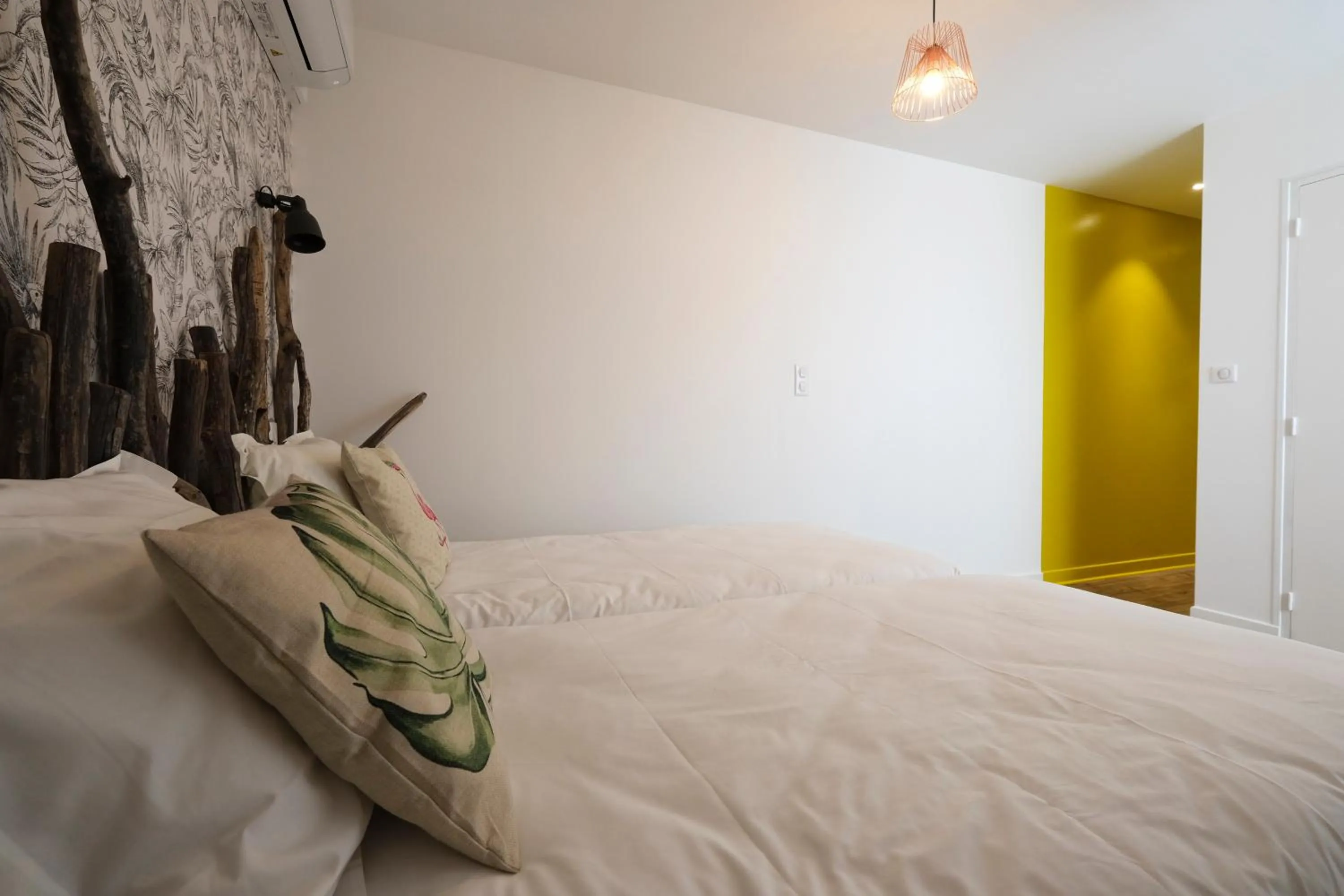 Bed in Logis Hotel Le Relais du Teulet