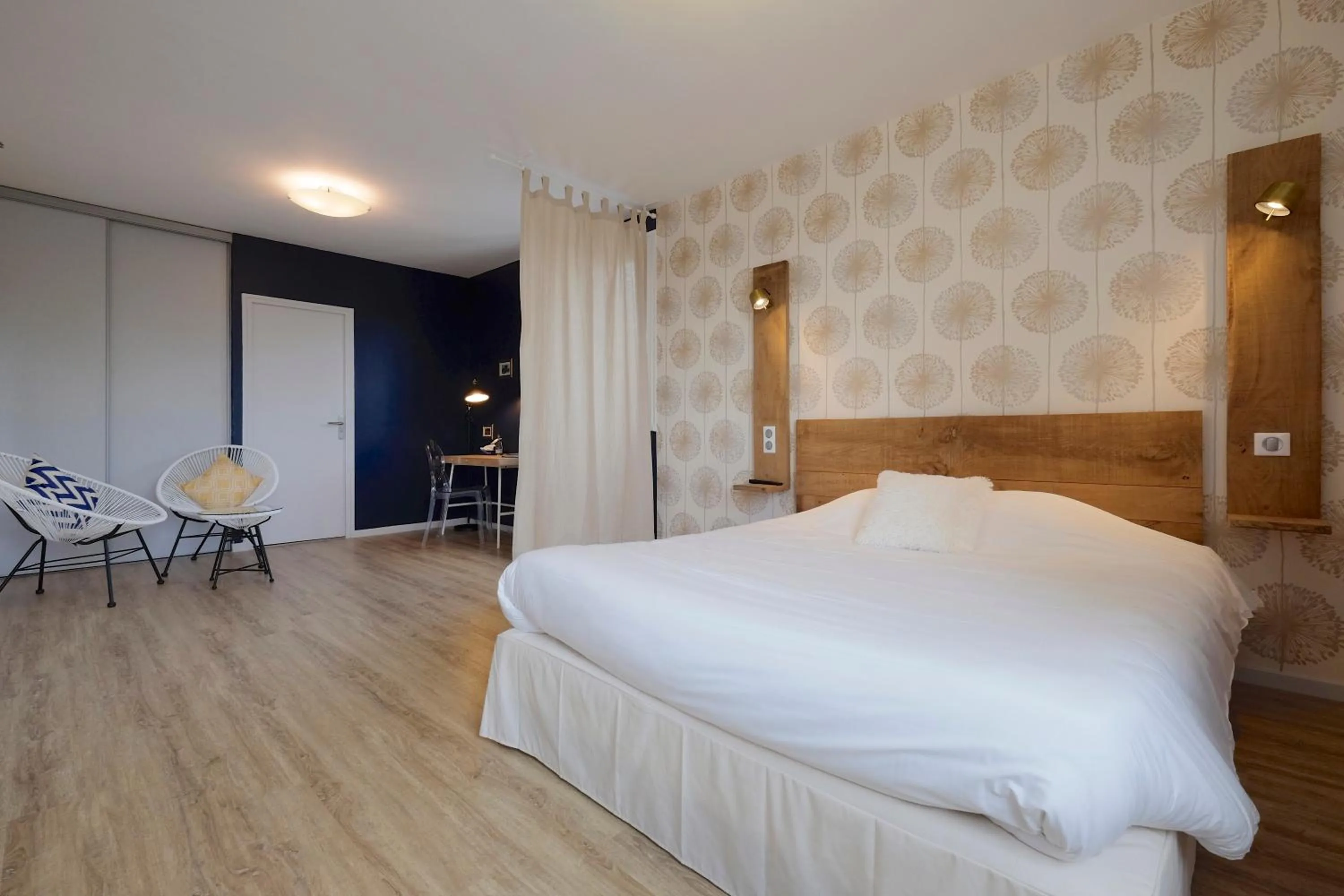 Bed in Logis Hotel Le Relais du Teulet