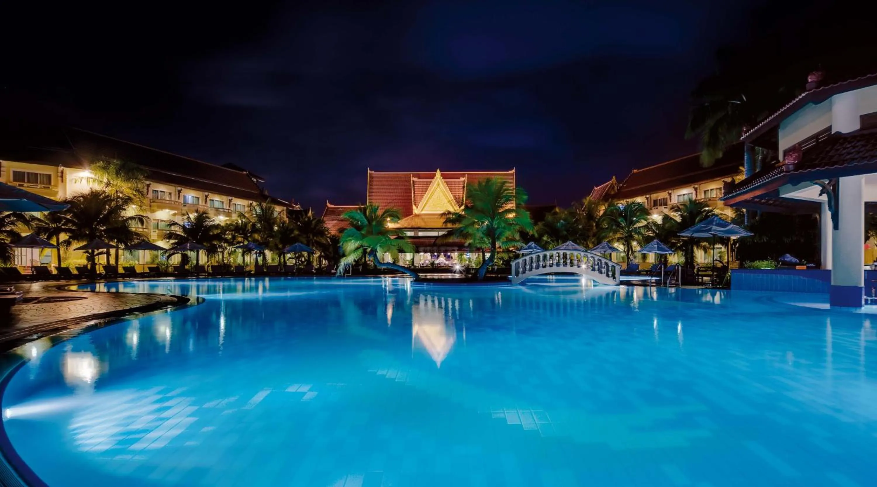 Swimming pool in Sokha Beach Resort