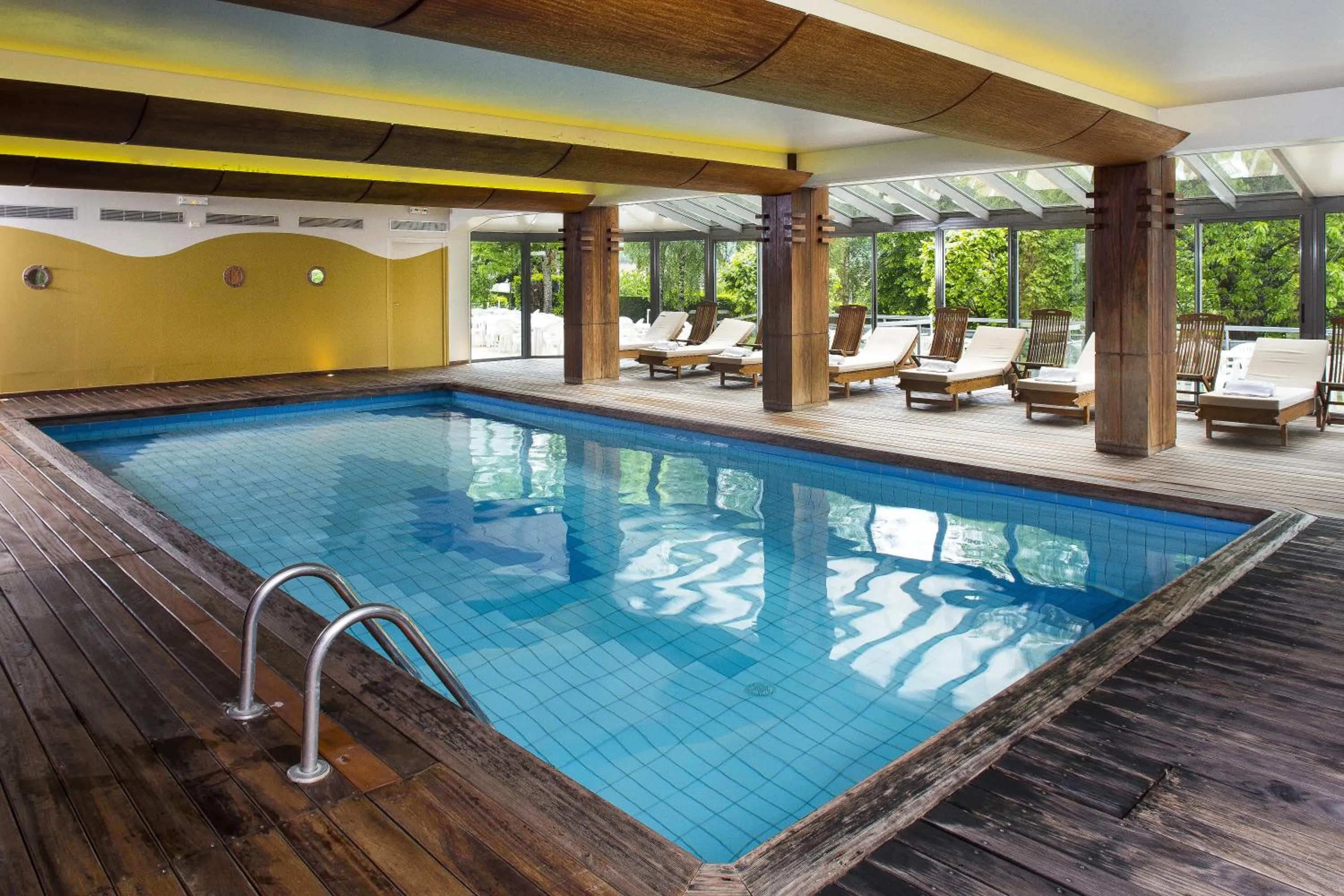 Swimming pool in Family Hotel