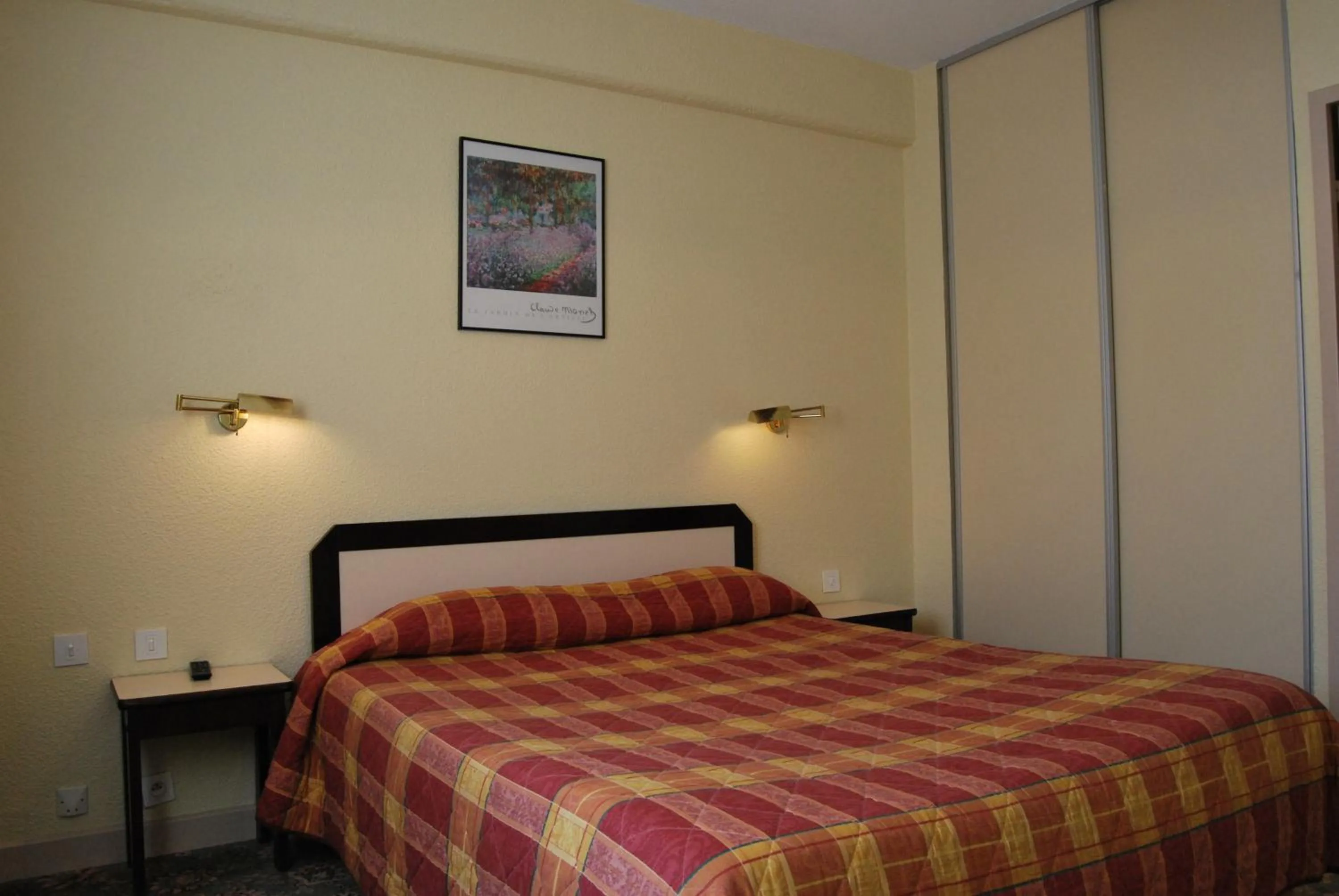 Bedroom, Bed in Family Hotel