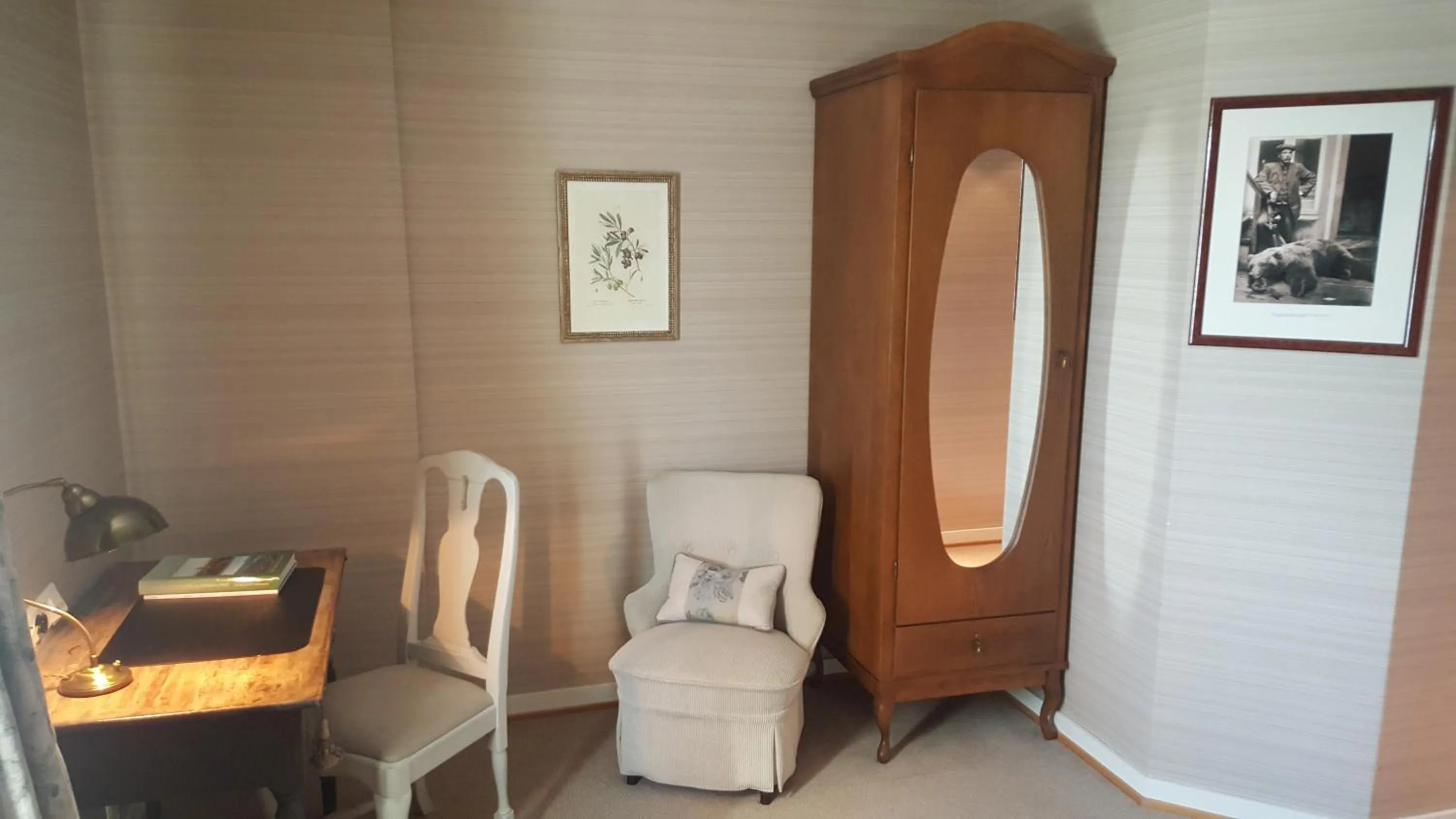 Seating area in Angvik Gamle Handelssted - by Classic Norway Hotels