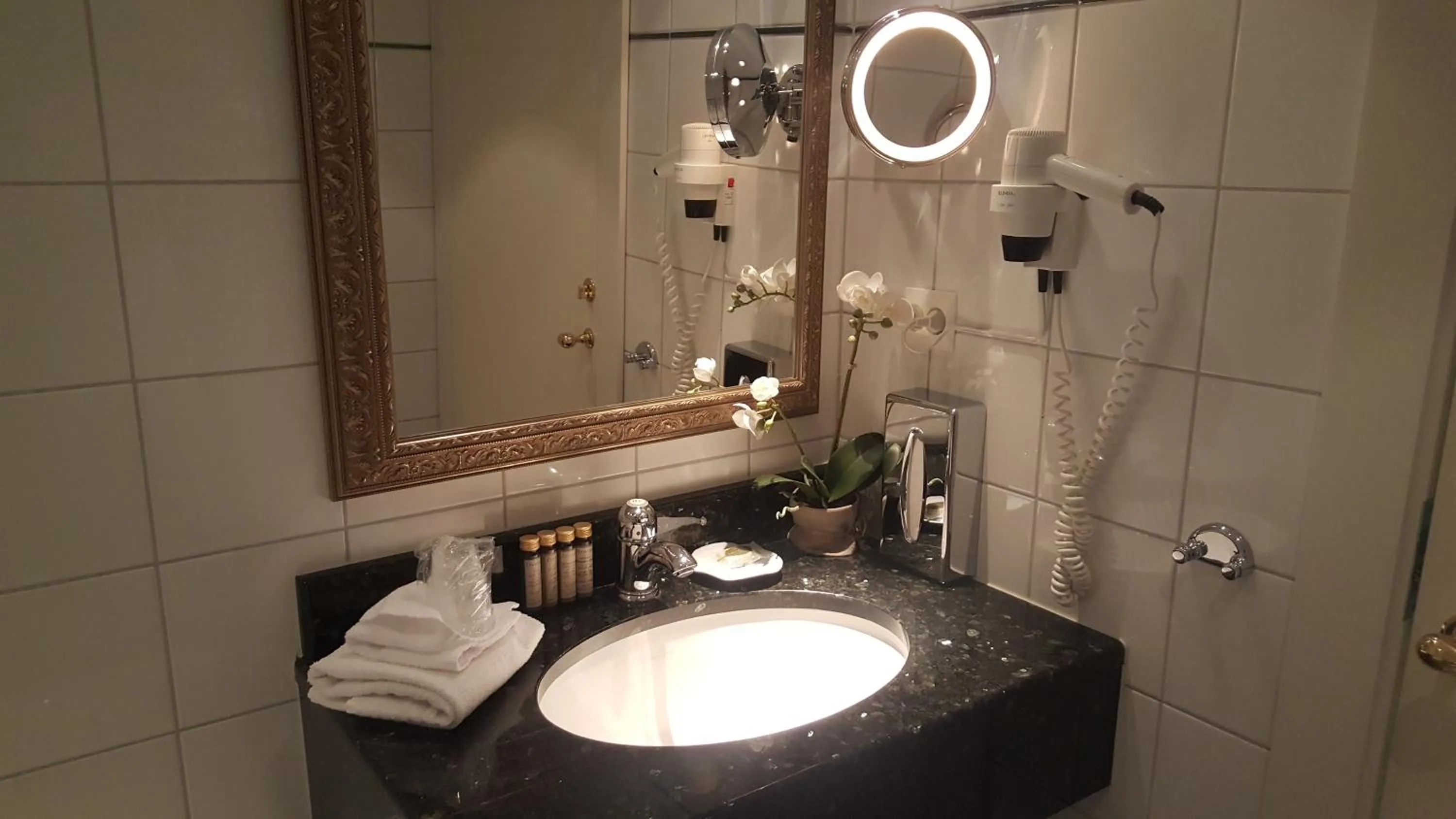 Bathroom in Angvik Gamle Handelssted - by Classic Norway Hotels