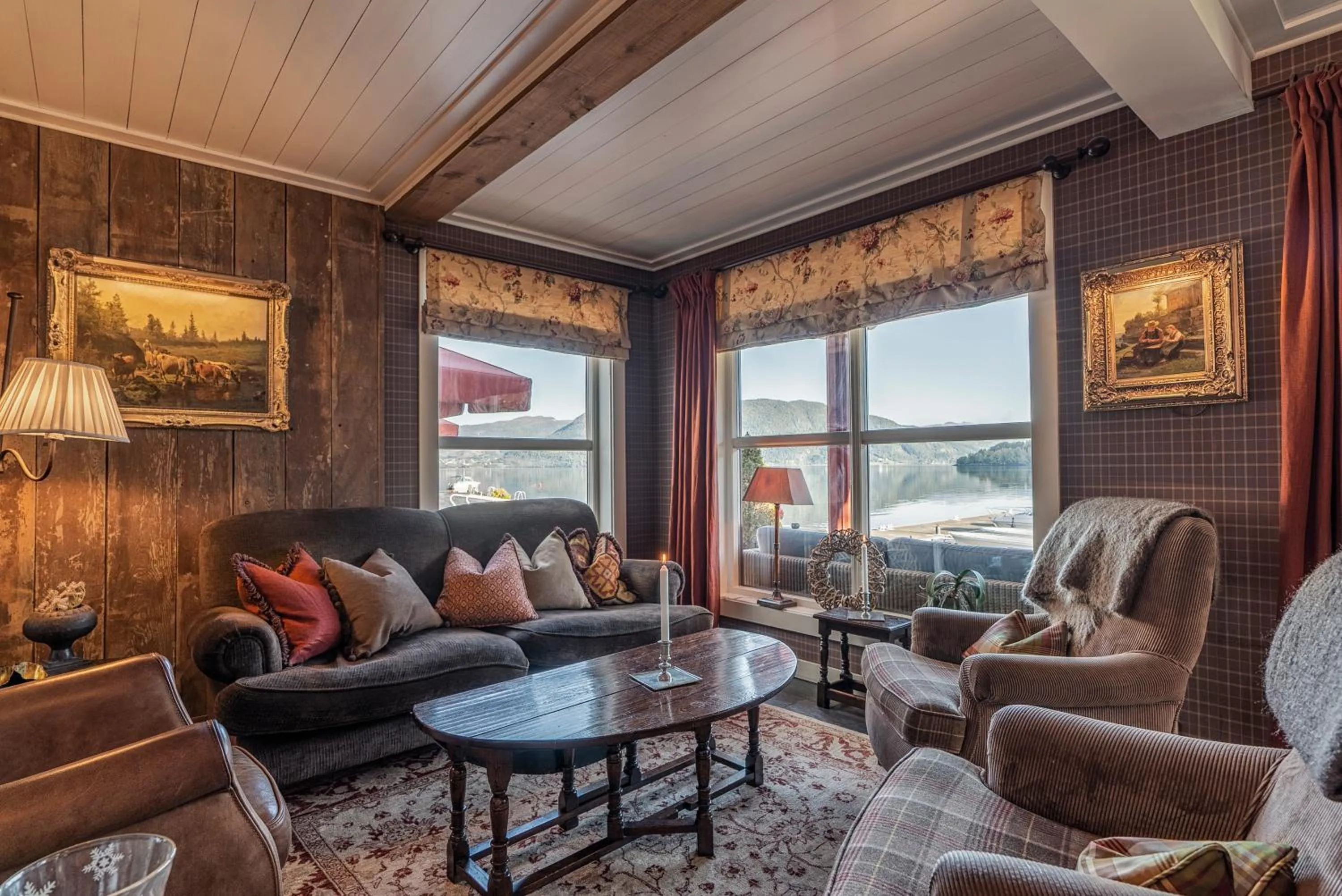 Communal lounge/ TV room in Angvik Gamle Handelssted - by Classic Norway Hotels