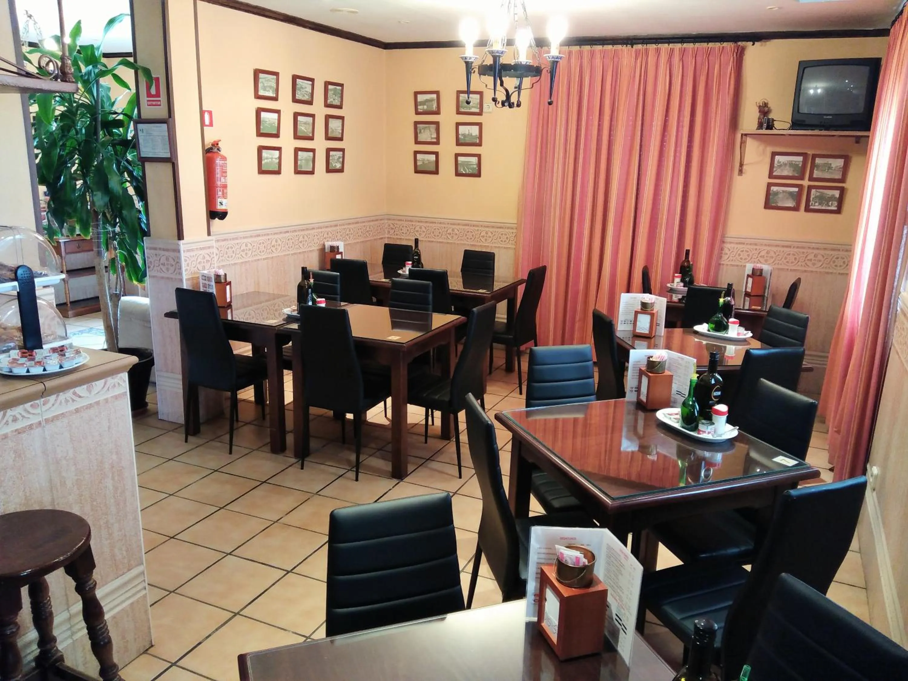 Communal lounge/ TV room in Hotel Riavela