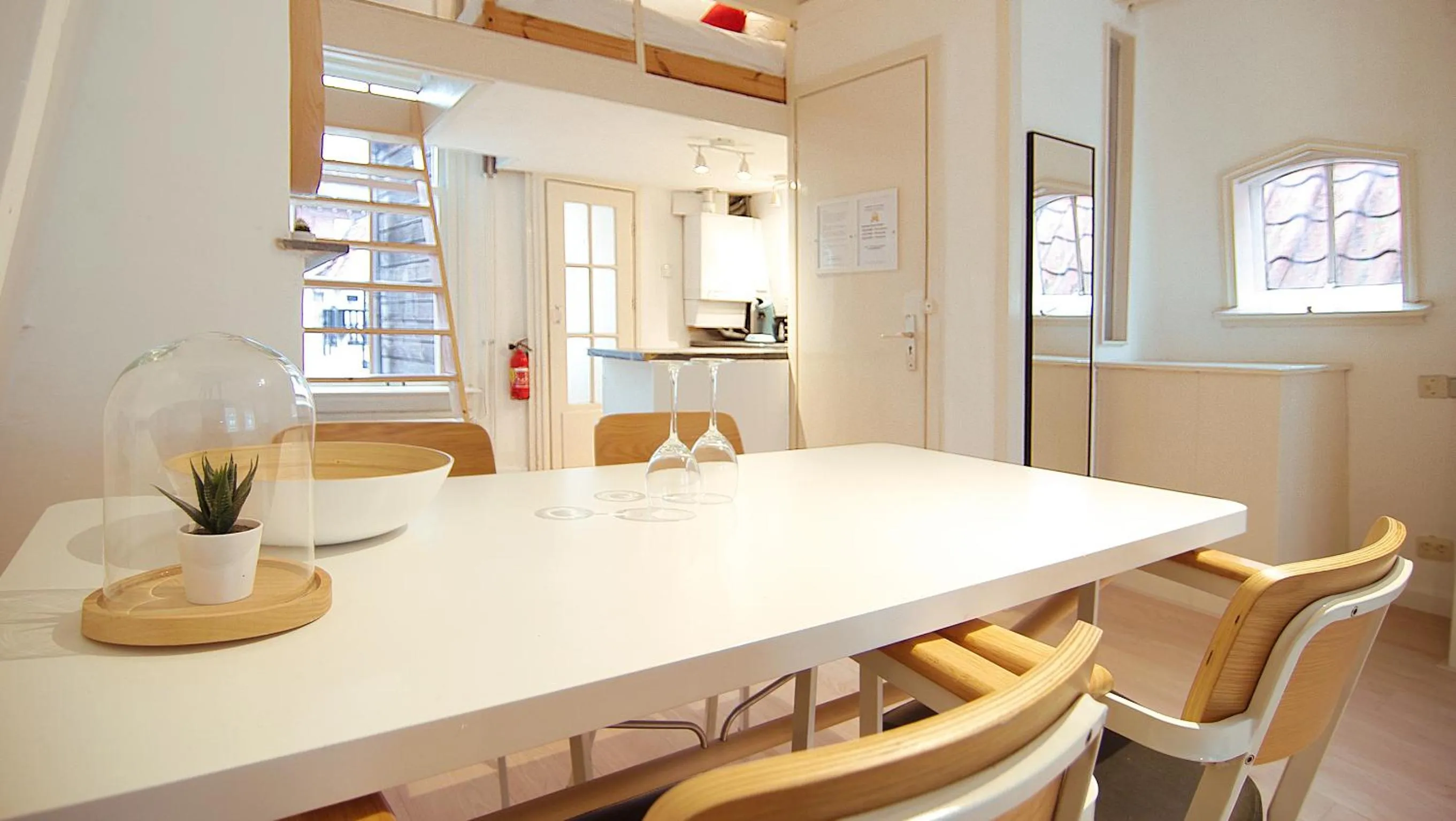 Dining area in Loft Leidsegracht
