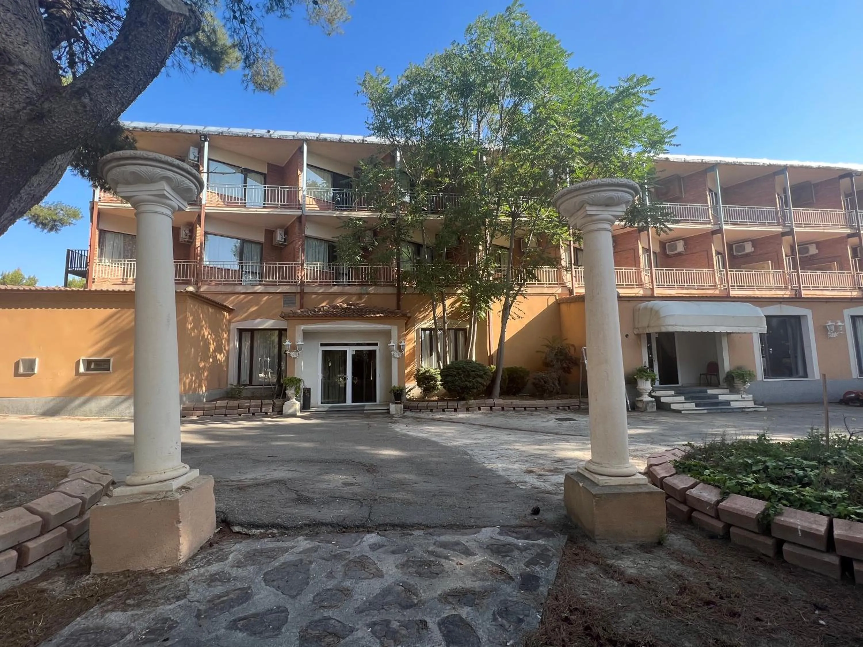 Property building in Hotel El Cisne
