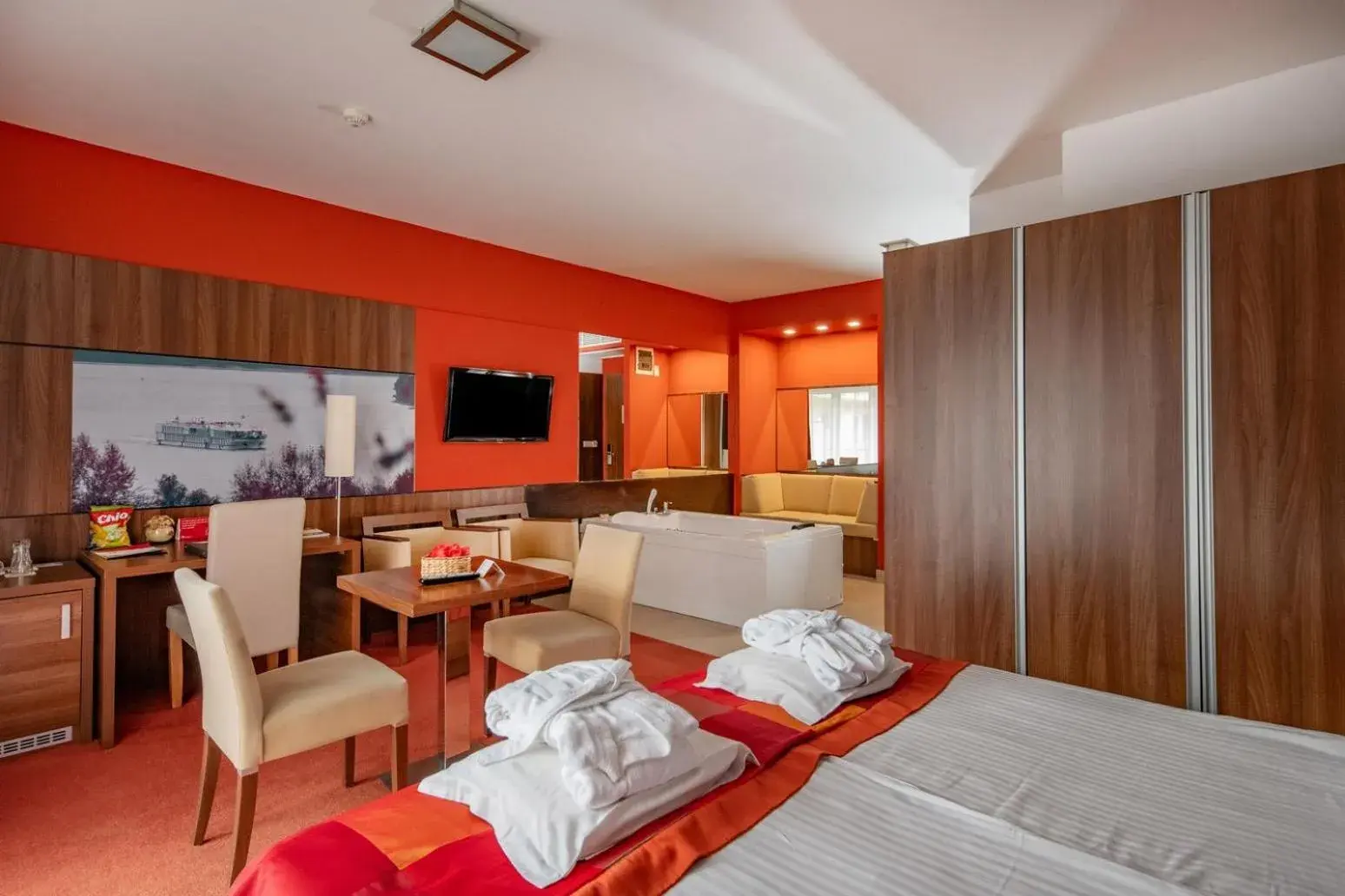 King Room with Spa Bath in Royal Club Hotel King Room with Spa Bath in Royal Club Hotel