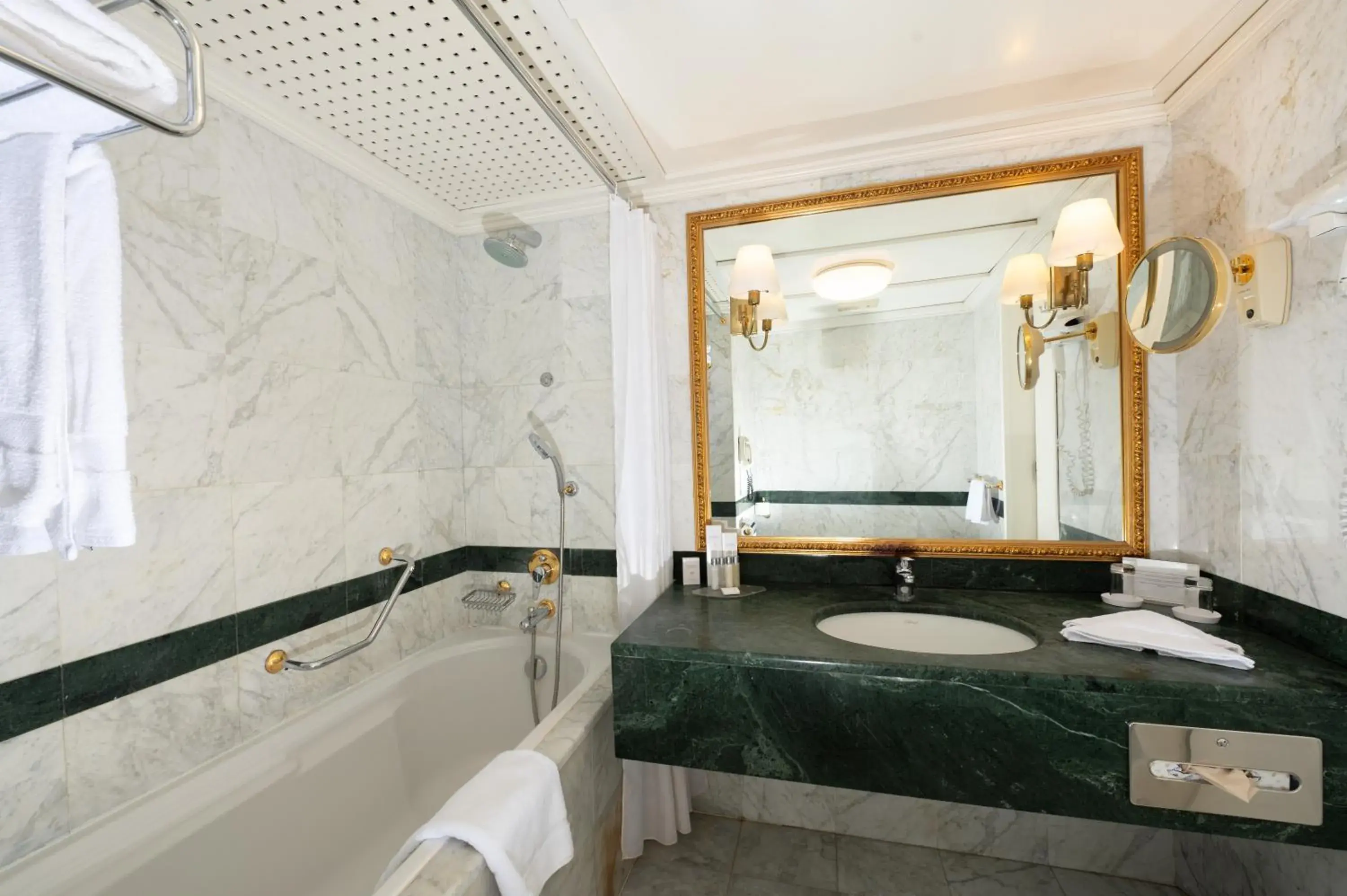 Superior King Room in Grand Hotel Bucharest Superior King Room in Grand Hotel Bucharest