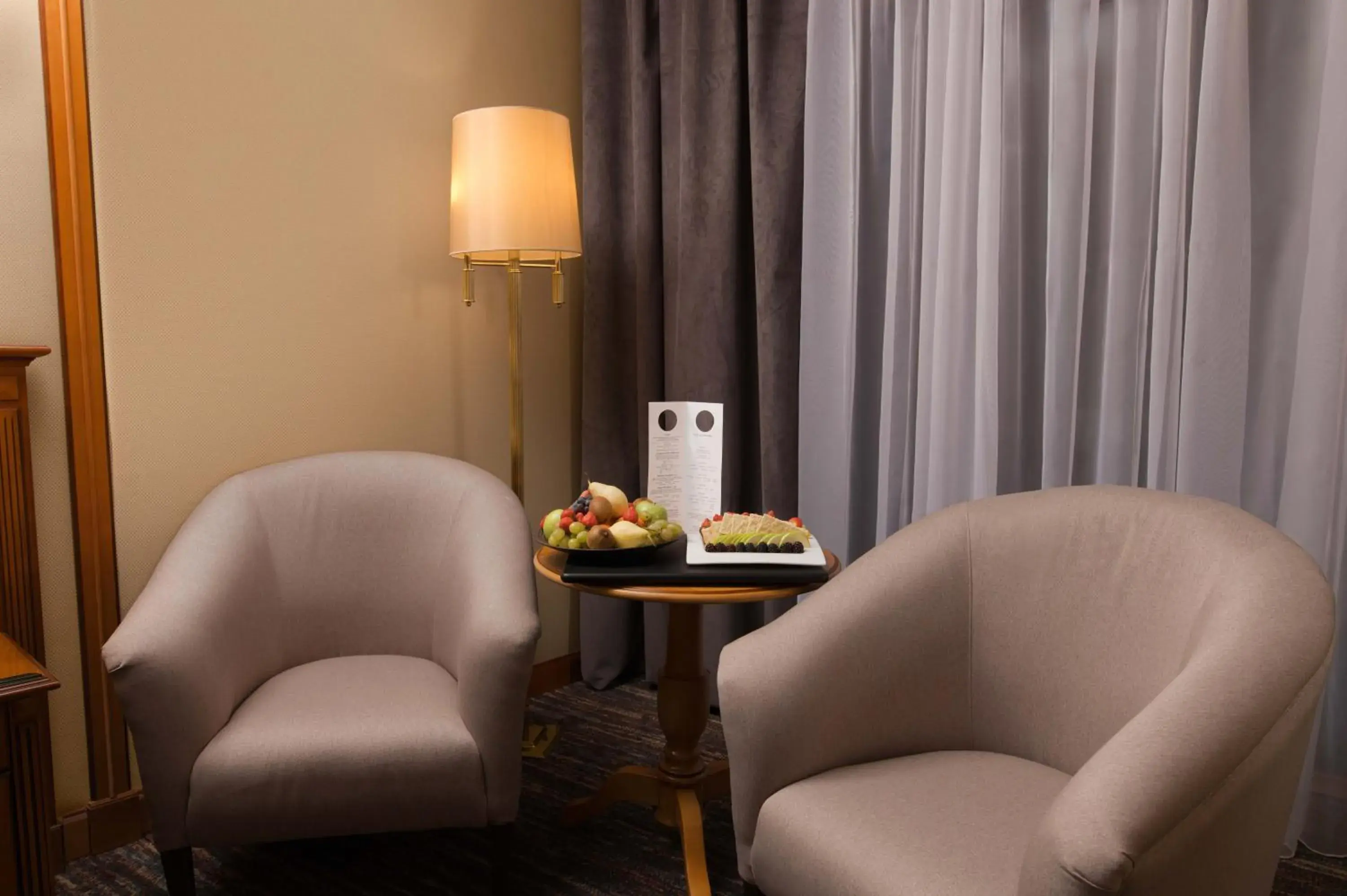 Deluxe Double Room in Grand Hotel Bucharest Deluxe Double Room in Grand Hotel Bucharest