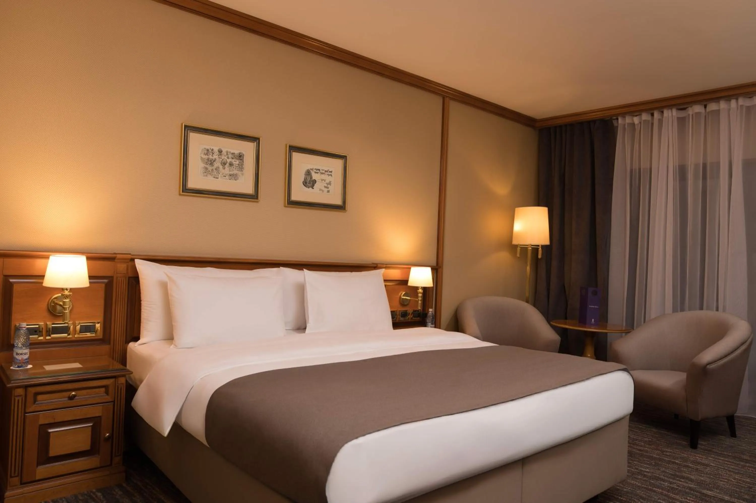 Photo of the whole room, Bed in Grand Hotel Bucharest