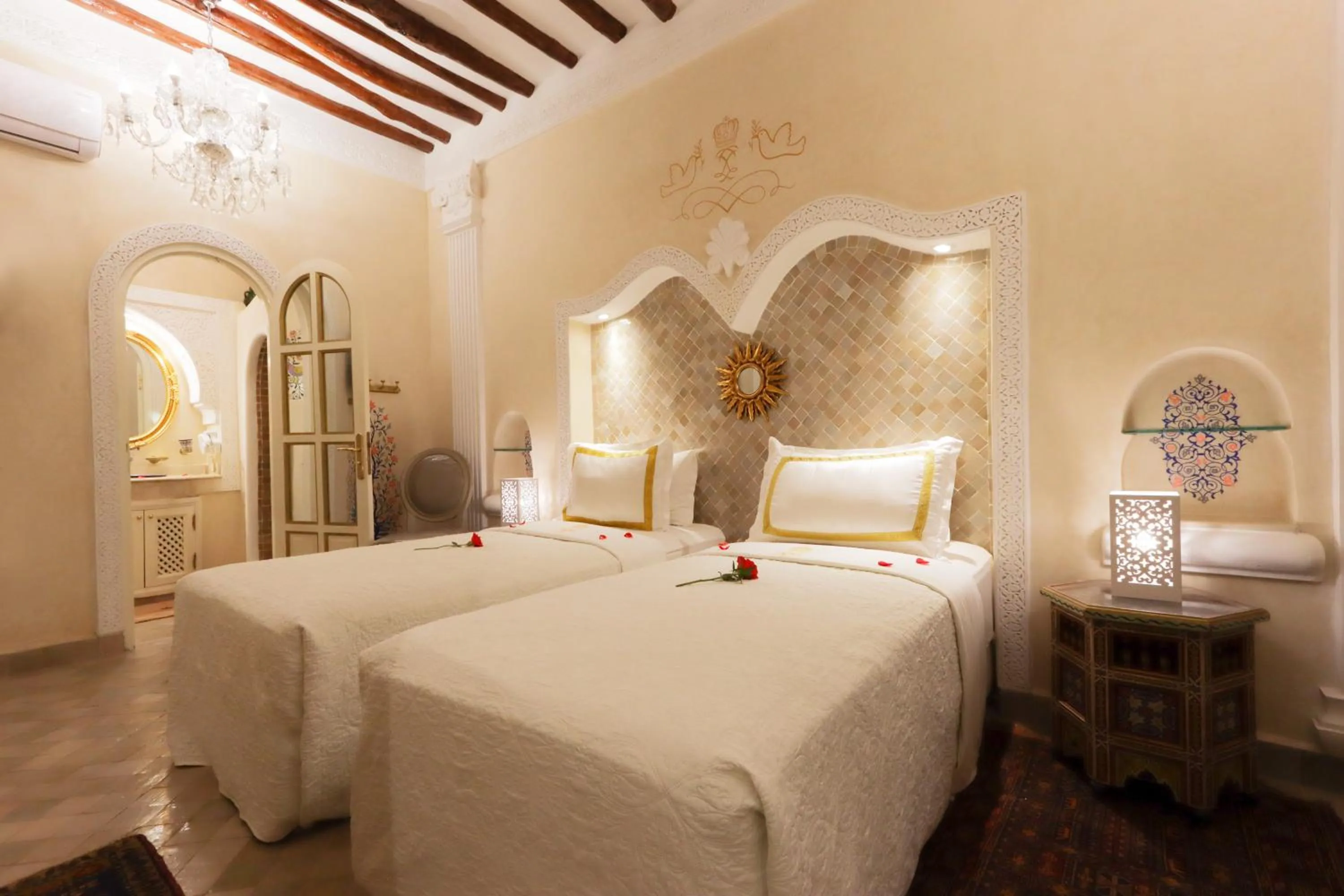 Bathroom, Bed in Riad Palais Des Princesses & Spa