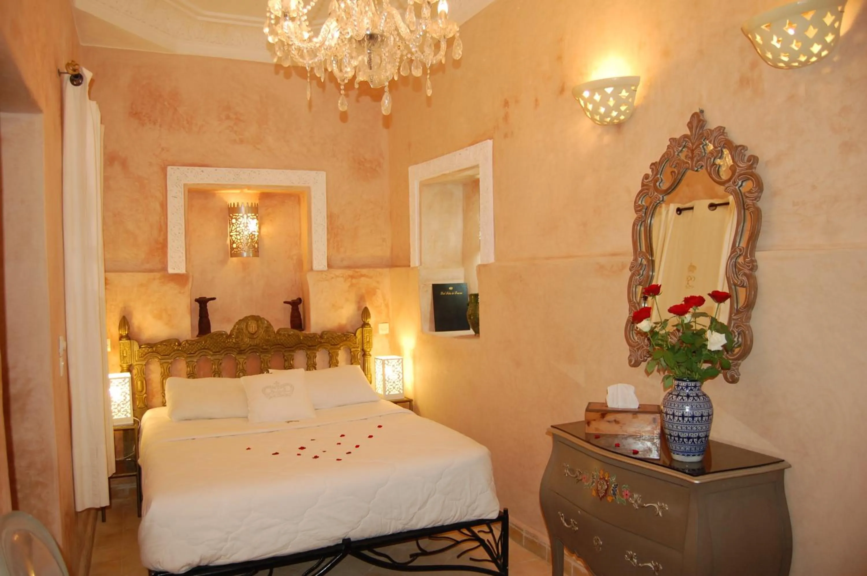 Photo of the whole room, Bed in Riad Palais Des Princesses & Spa