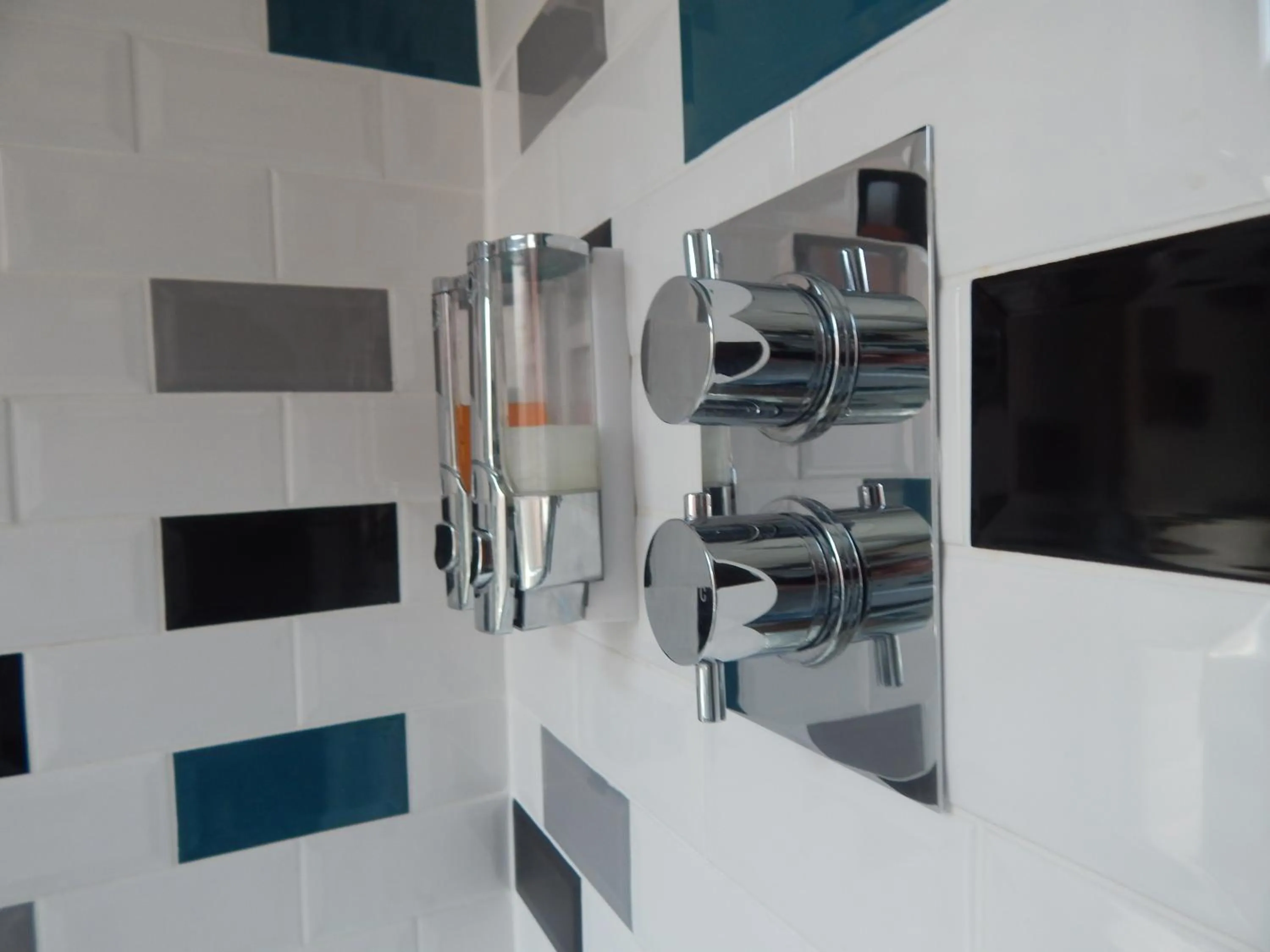 Shower in The Garfield Guest House