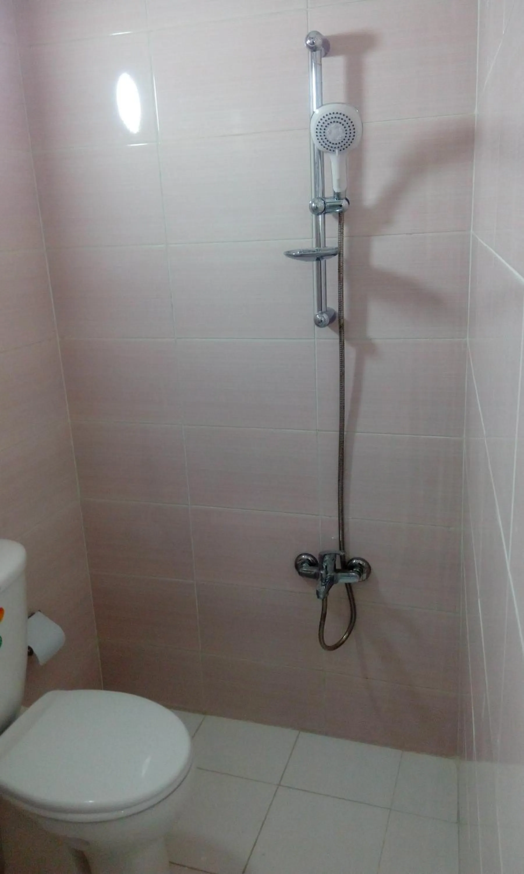 Shower in Hamoudah Hotel