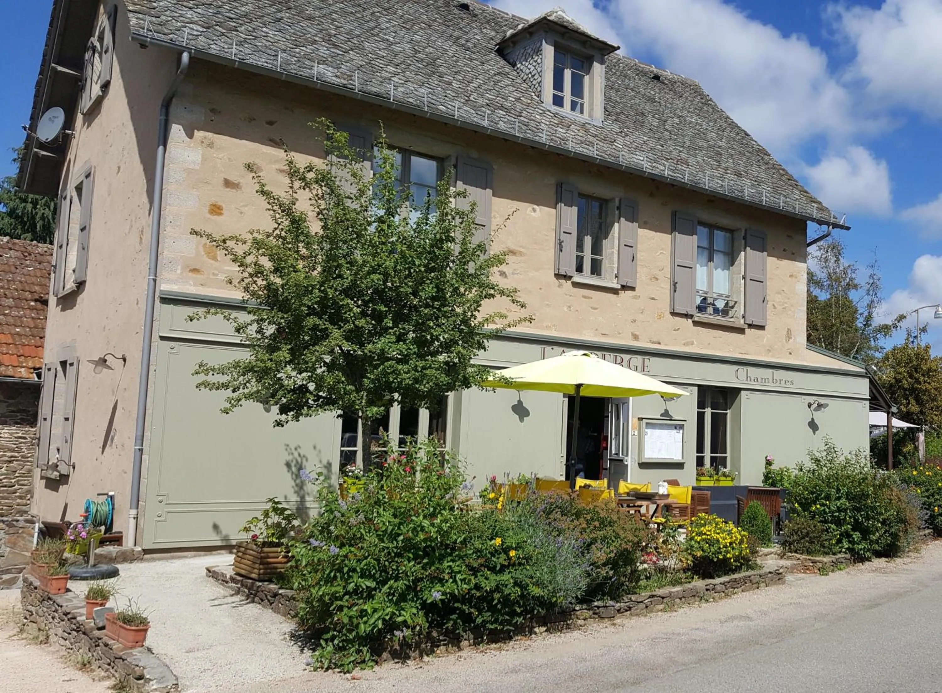 Facade/entrance in L'Auberge de Teissières