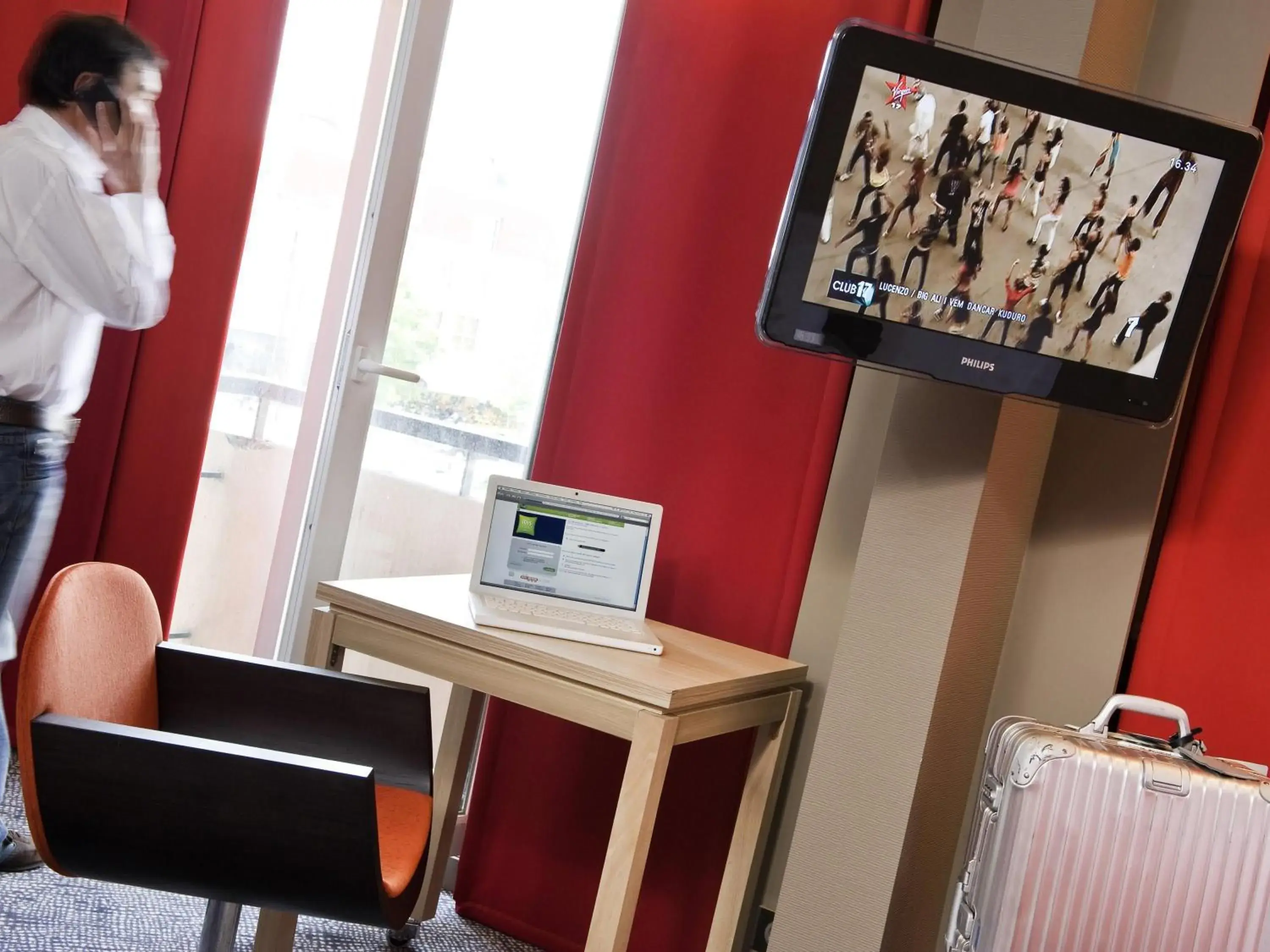 Standard Family Suite with One Double Bed and Sofa in ibis Styles Saint Dizier Standard Family Suite with One Double Bed and Sofa in ibis Styles Saint Dizier