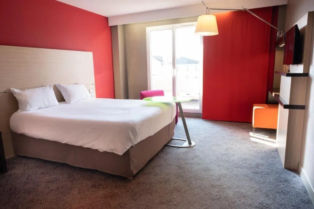 Bedroom, Bed in ibis Styles Saint Dizier