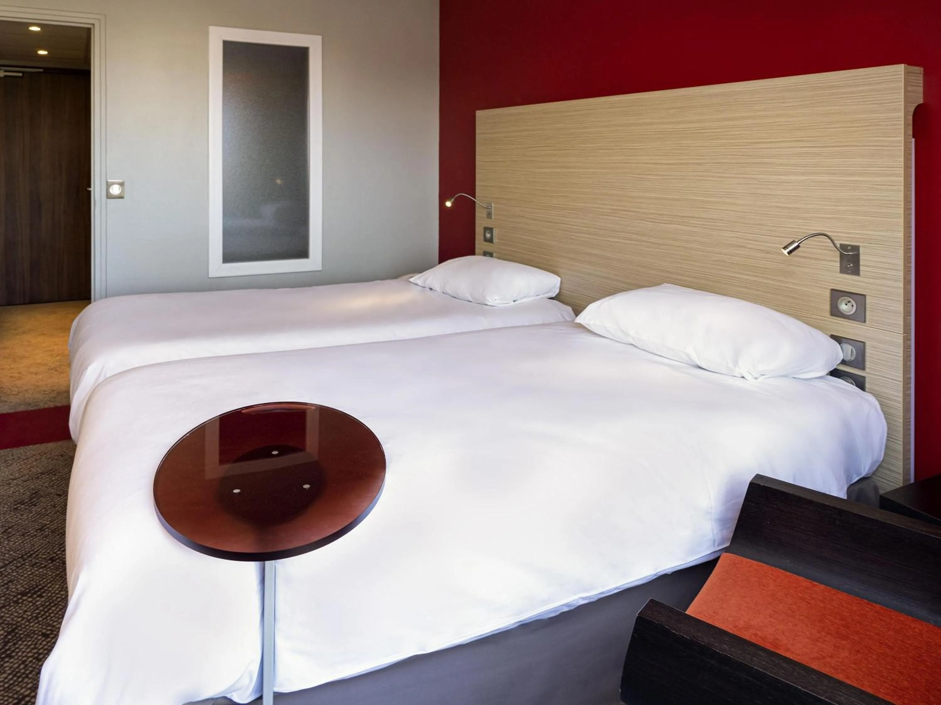 Bedroom, Bed in ibis Styles Saint Dizier