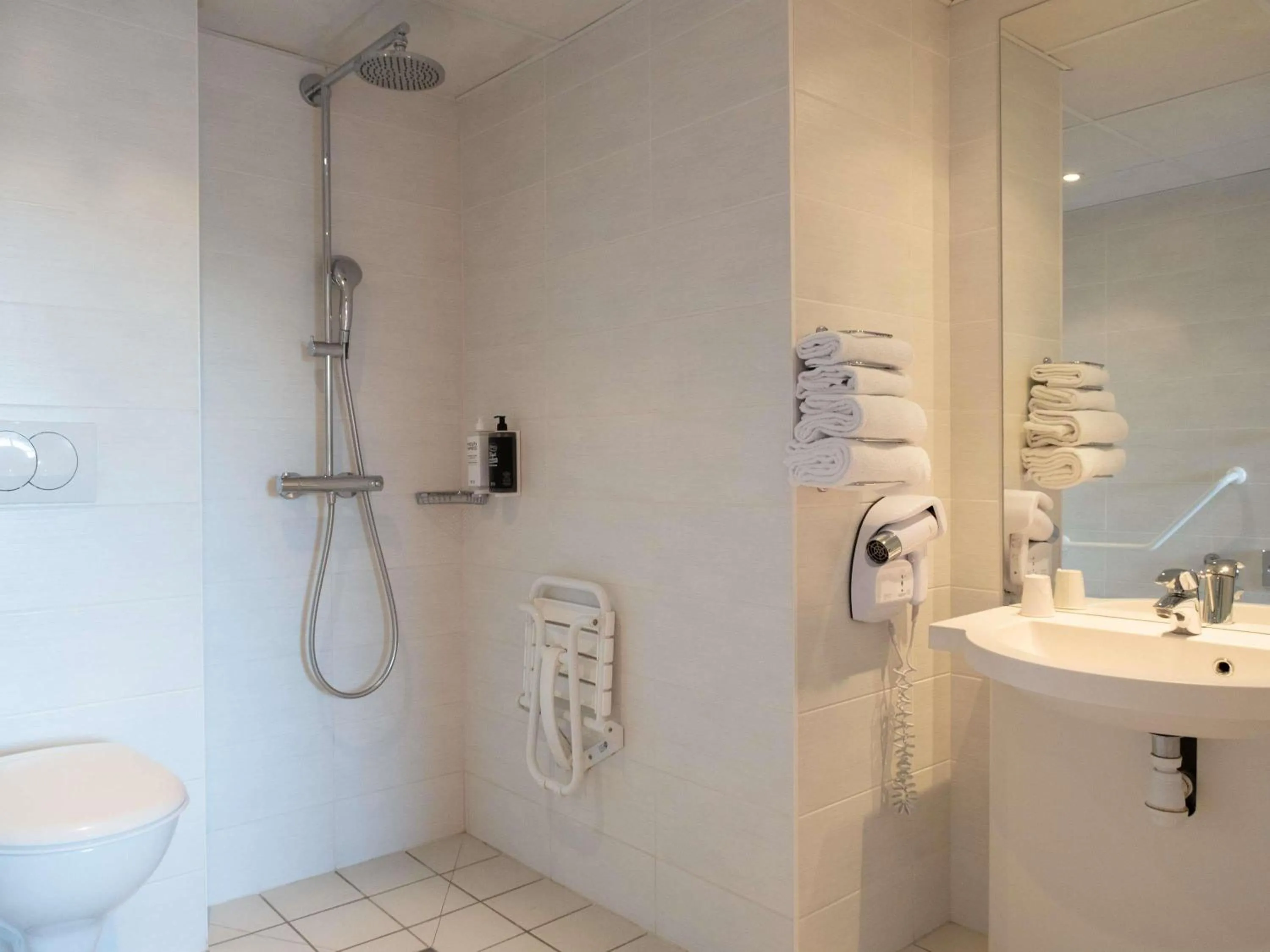 Bedroom in ibis Styles Saint Dizier