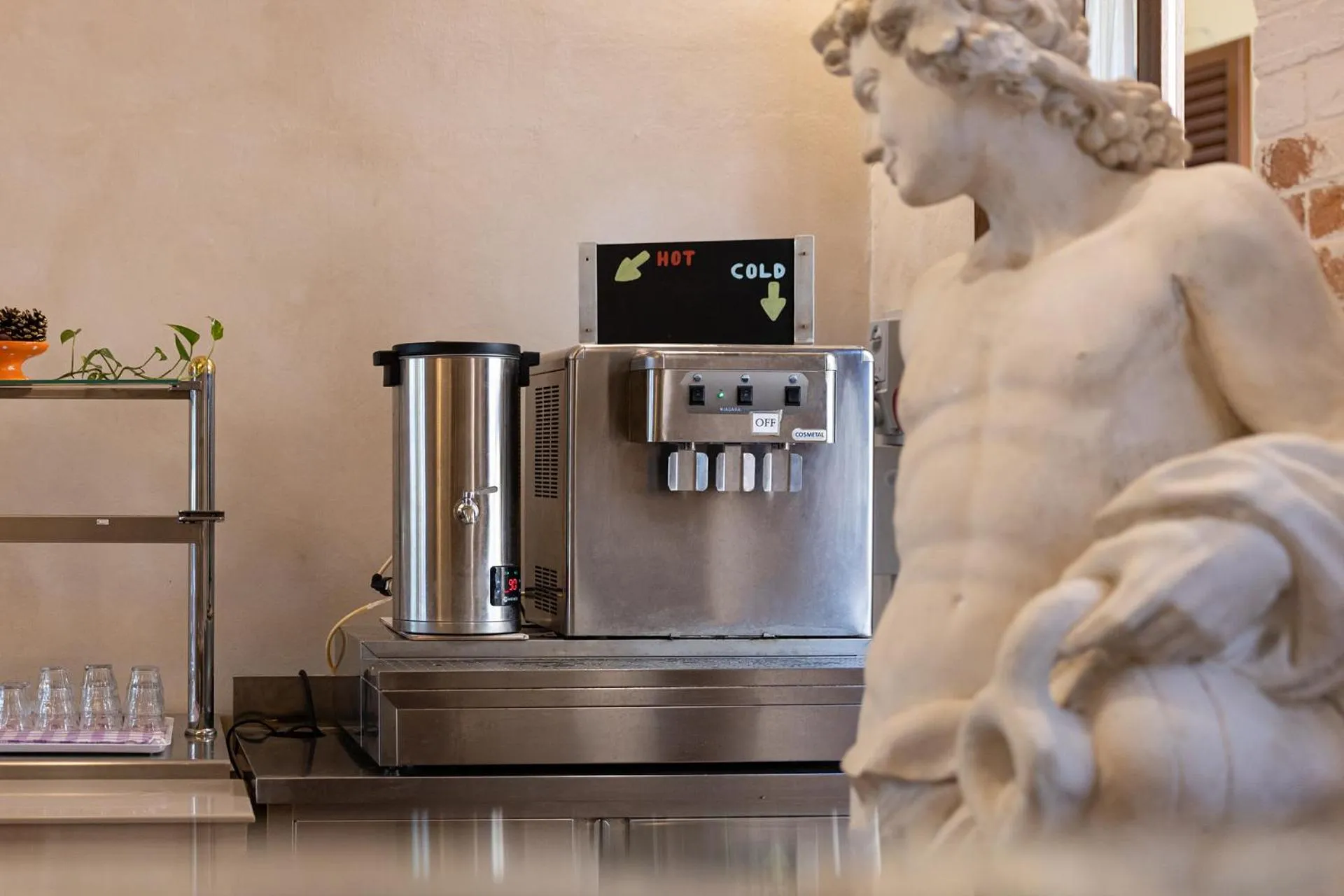 vending machine in Hostel Archi Rossi