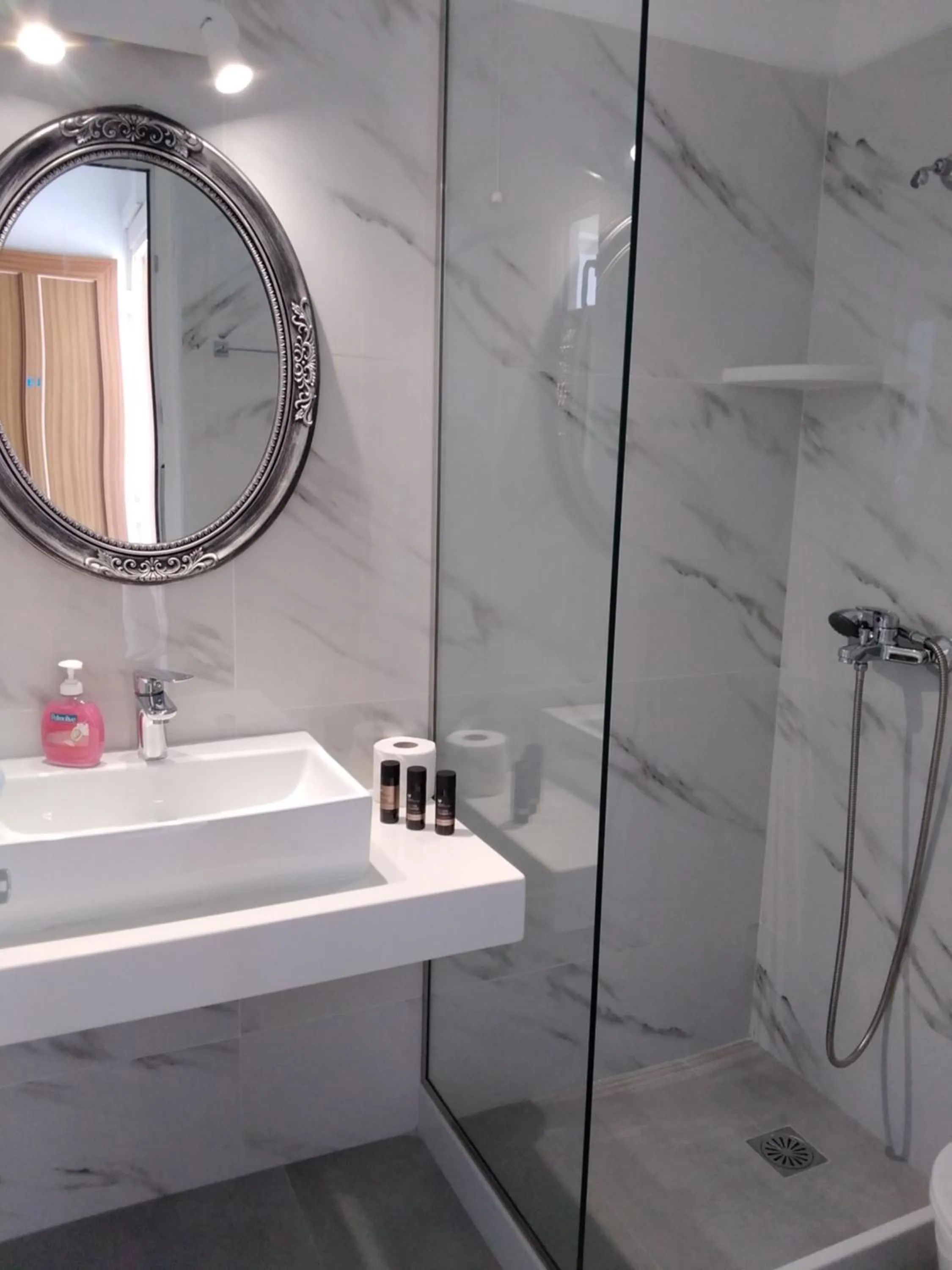 Bathroom in Asteri Hotel