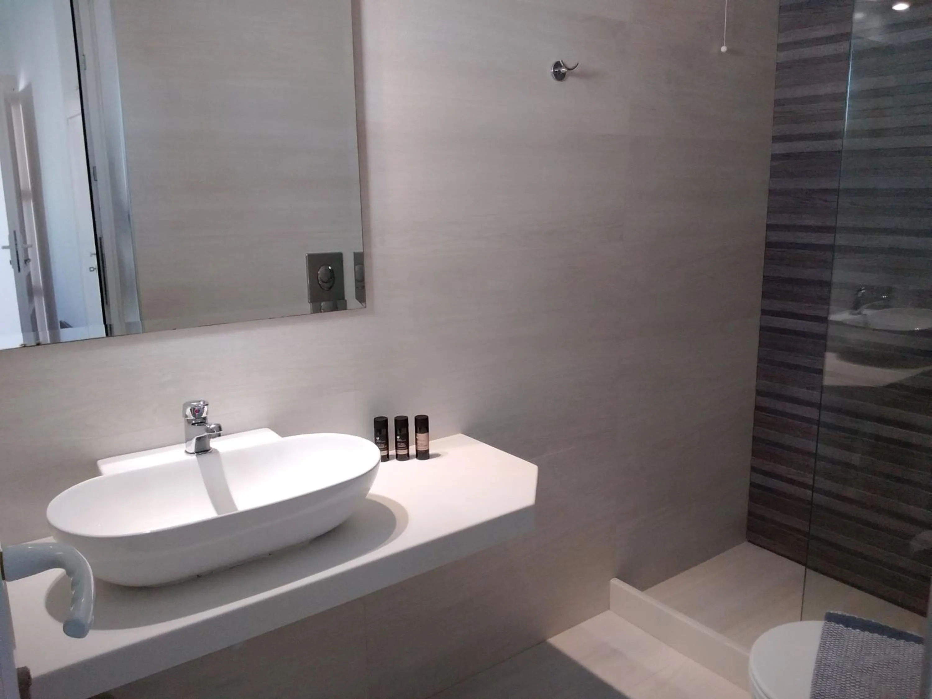 Bathroom in Asteri Hotel