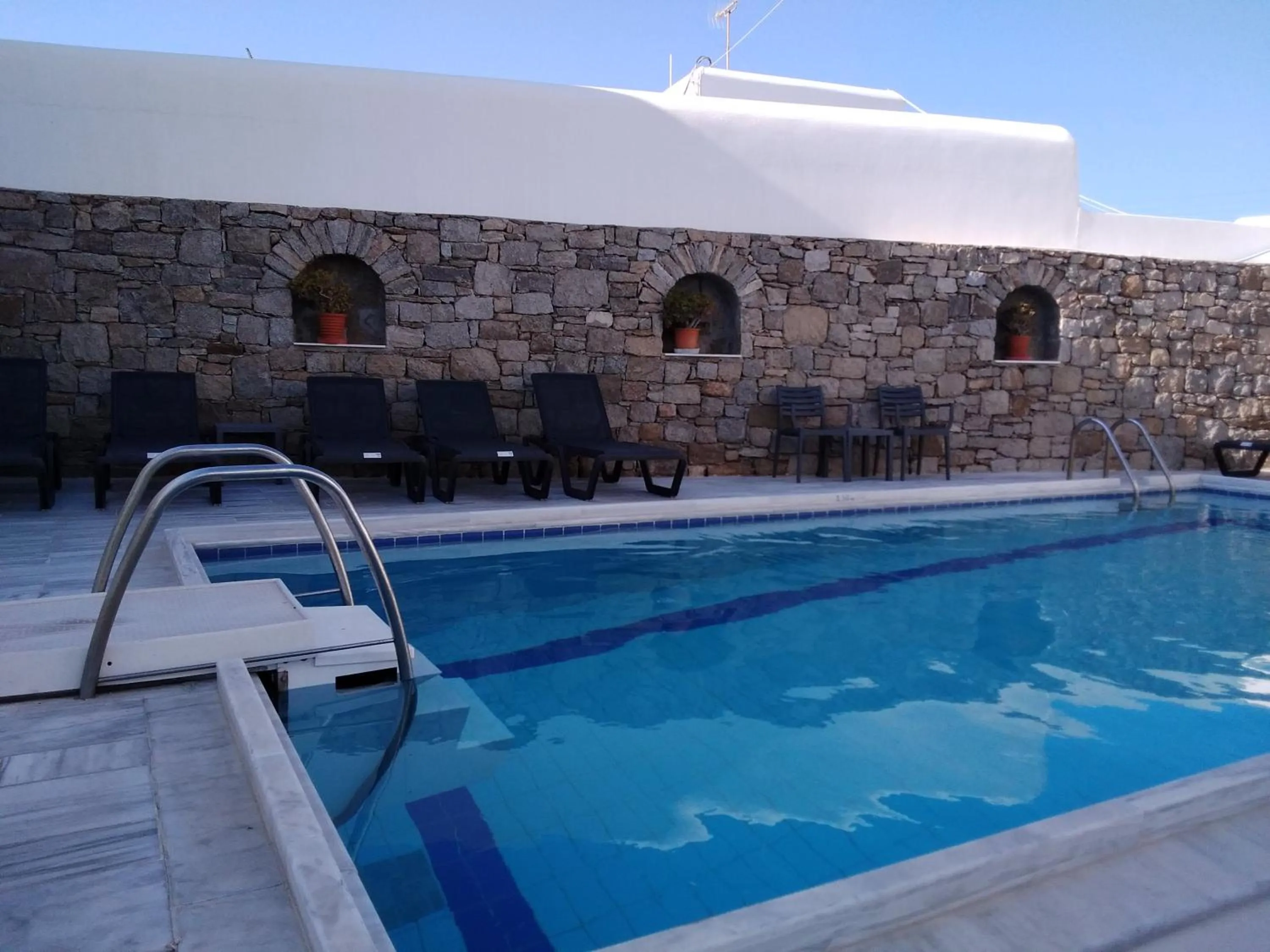 Swimming pool in Asteri Hotel