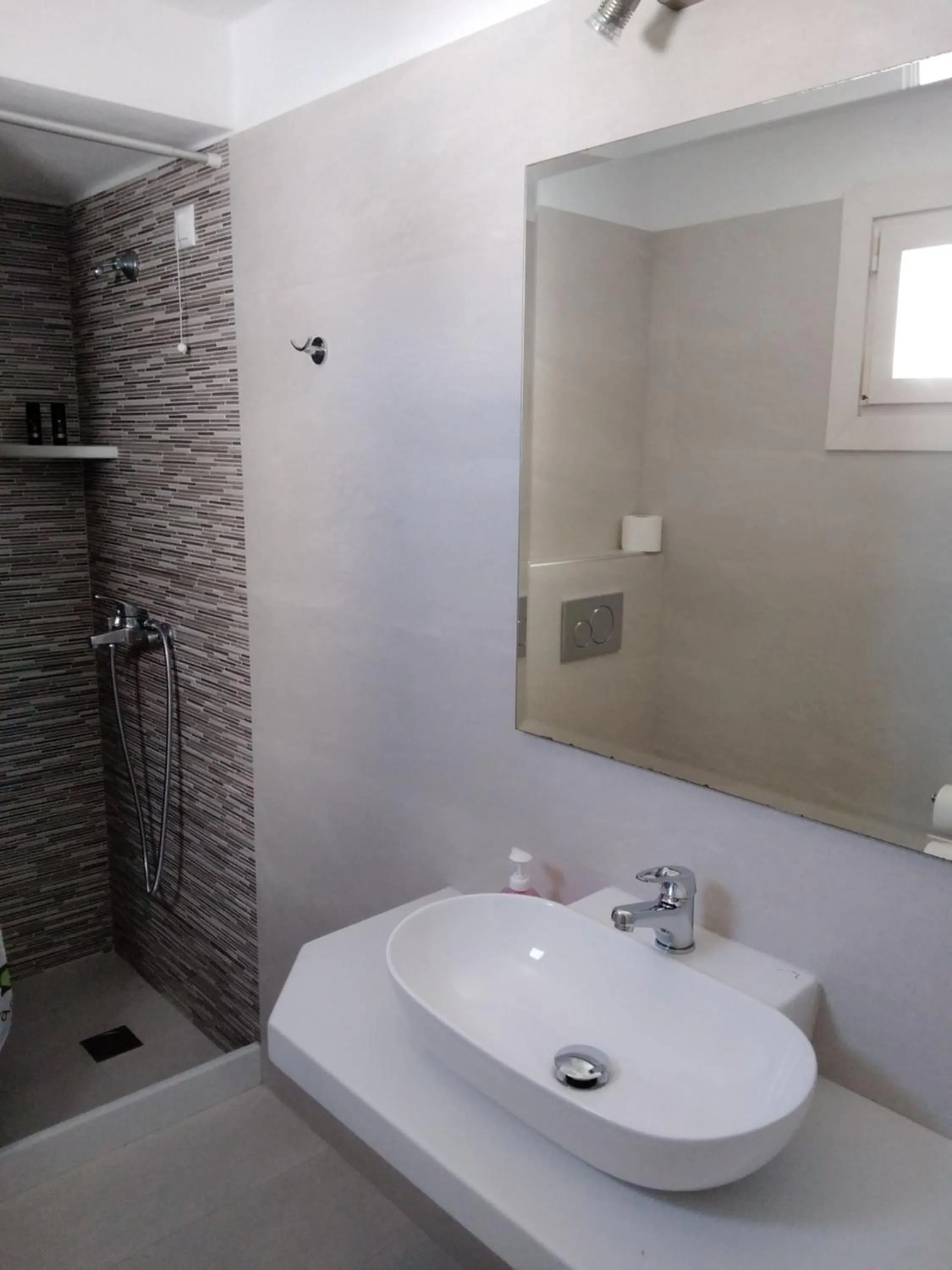 Bathroom in Asteri Hotel