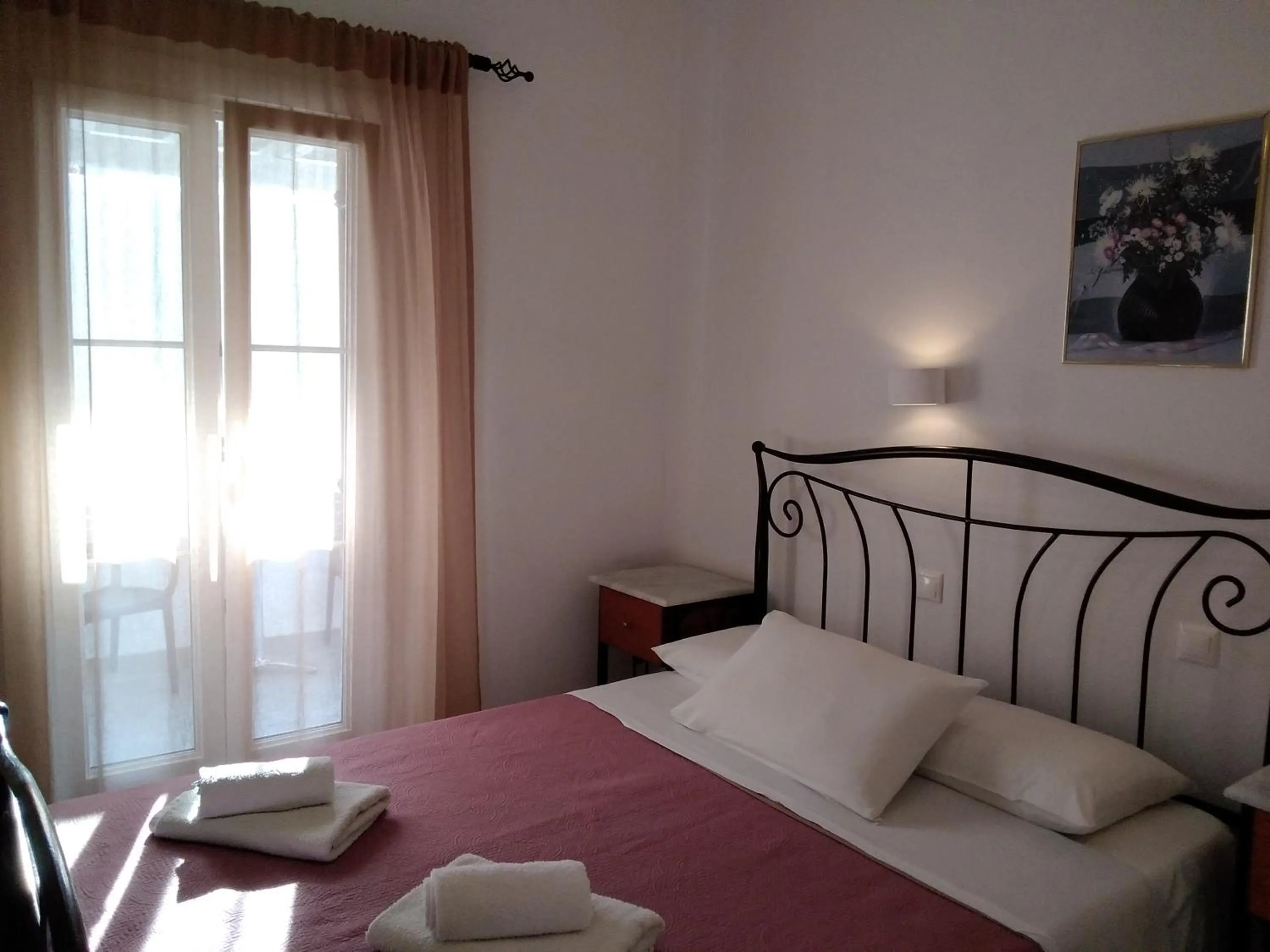 Photo of the whole room, Bed in Asteri Hotel