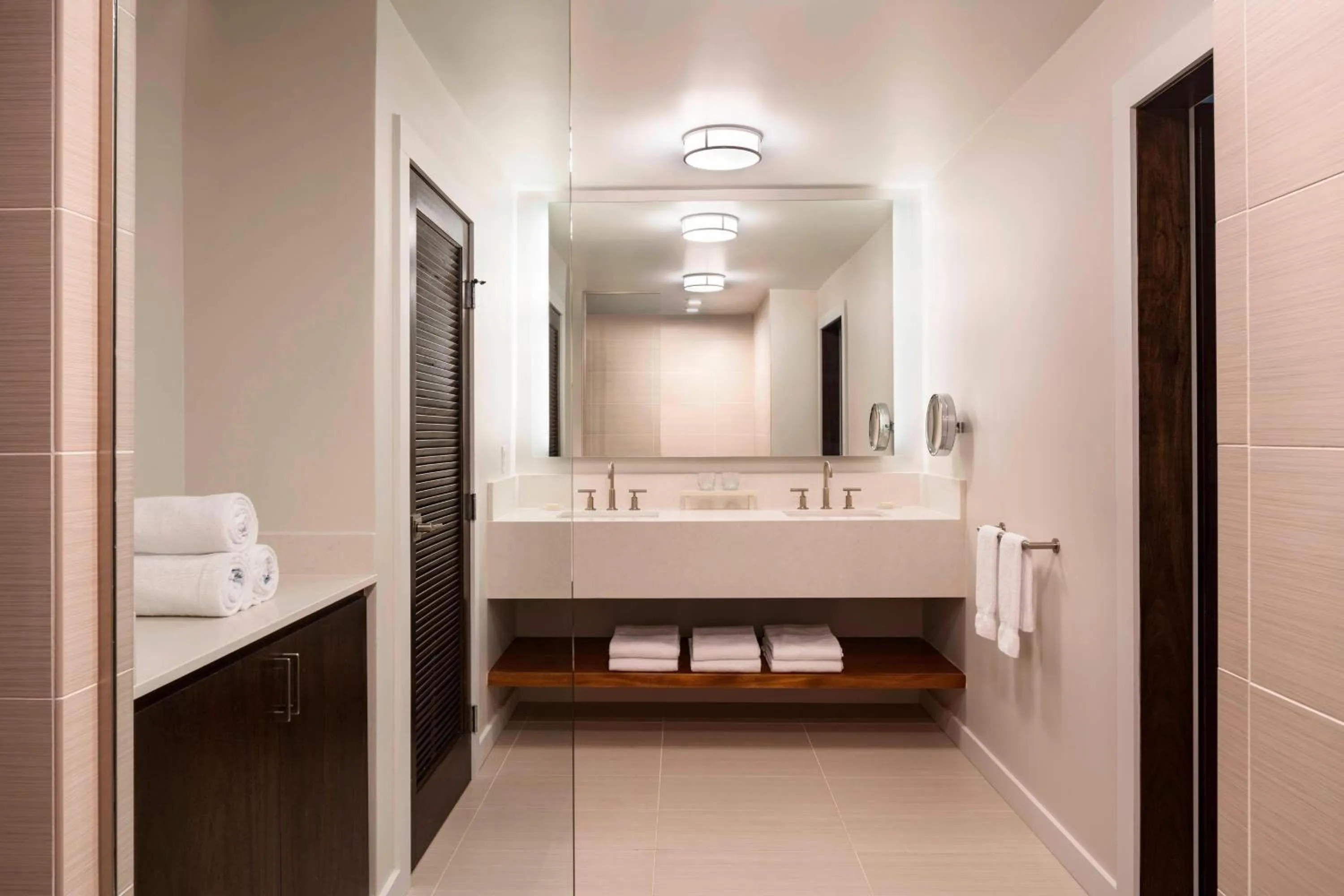 Bedroom, Bed in Waikoloa Beach Marriott Resort & Spa