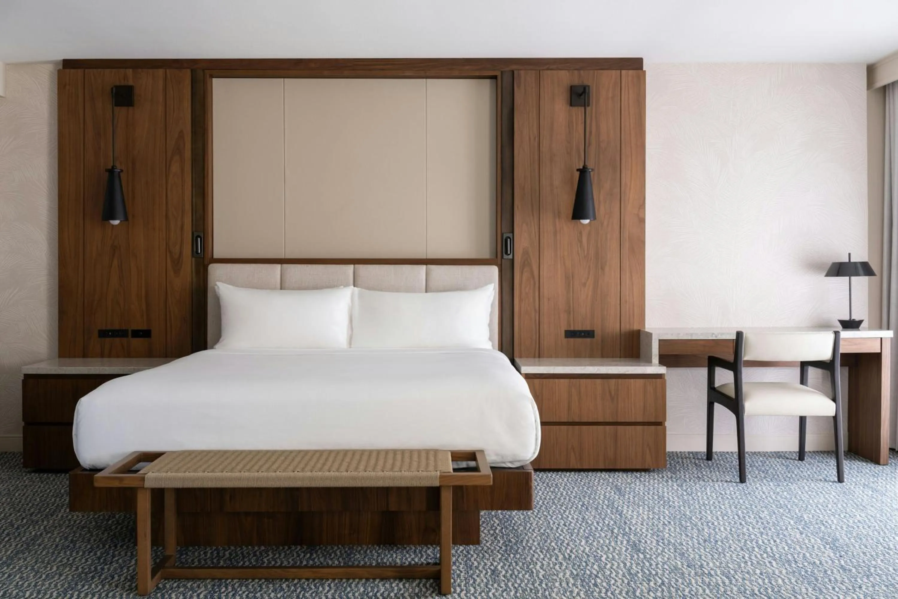 Photo of the whole room, Bed in Waikoloa Beach Marriott Resort & Spa