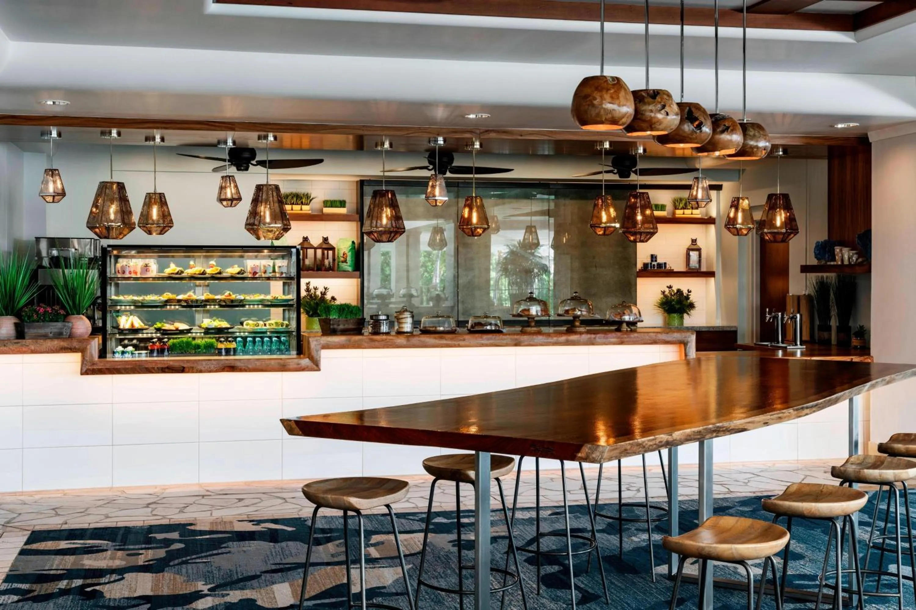 Lounge or bar in Waikoloa Beach Marriott Resort & Spa