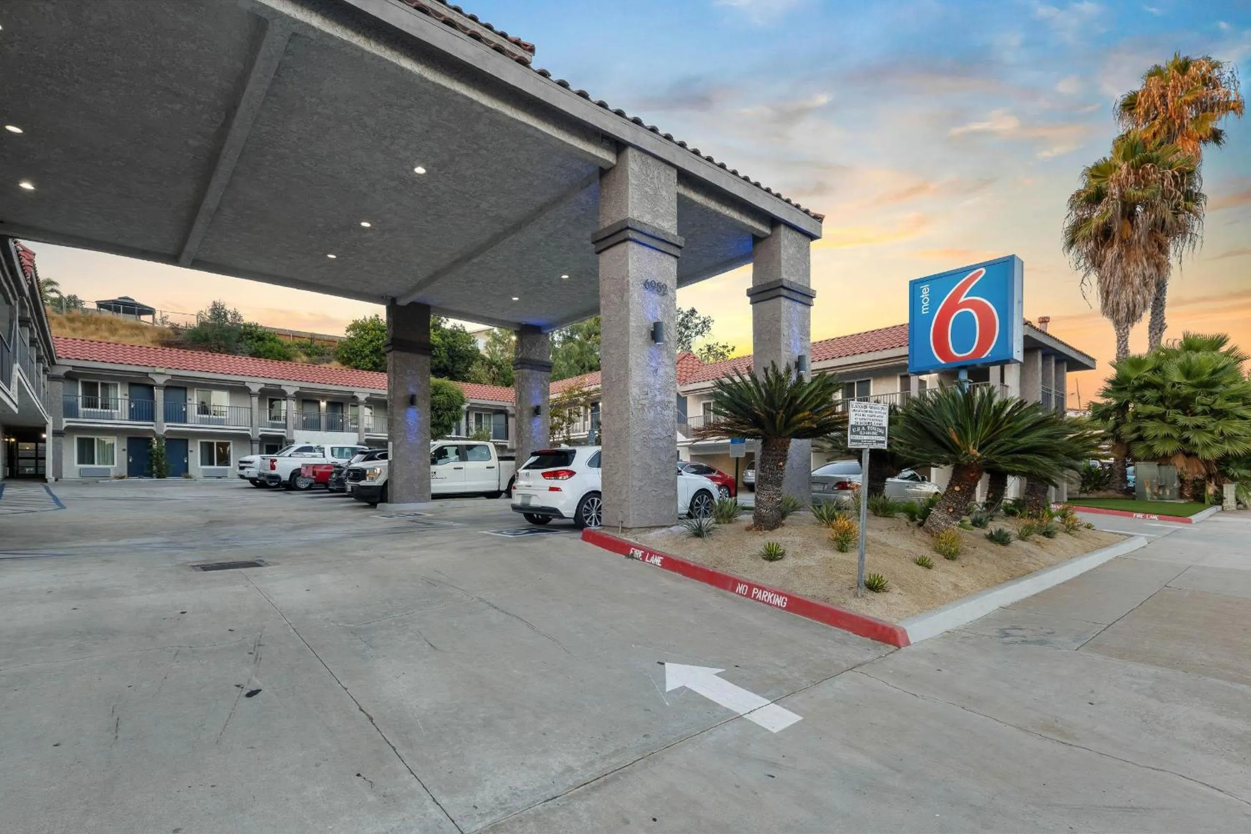 Property building in Motel 6-La Mesa, CA